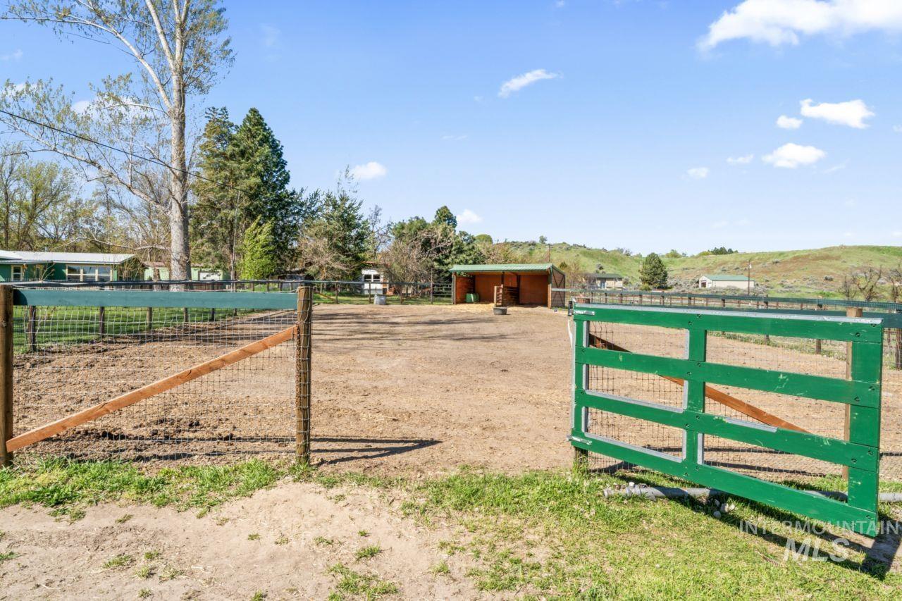 4920 W South Slope Rd, Emmett, Idaho 83617, 3 Bedrooms, 2.5 Bathrooms, Residential For Sale, Price $735,000,MLS 98928608