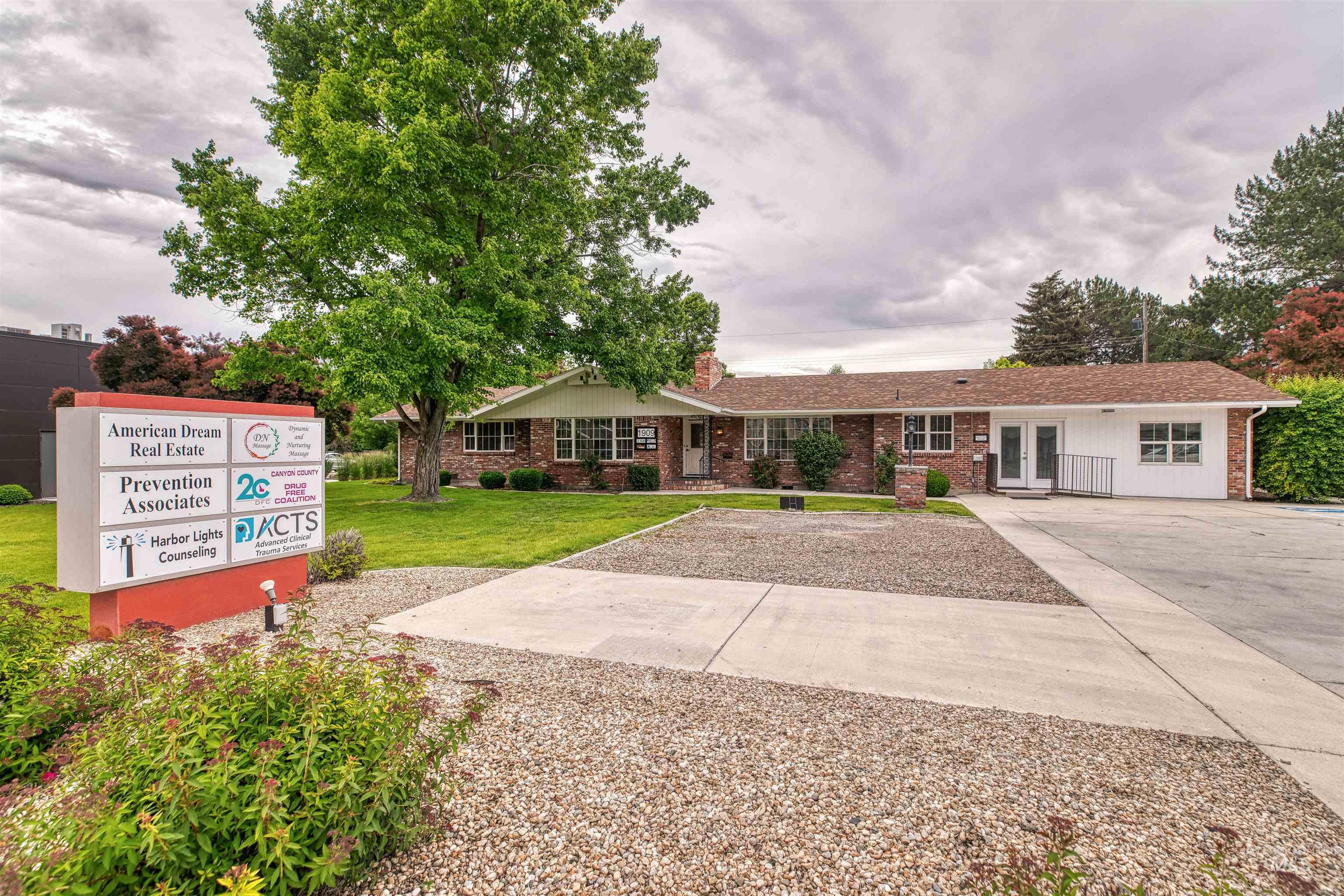 1909 S 10th Ave, Caldwell, Idaho 83605, 3 Bedrooms, 3.5 Bathrooms, Residential For Sale, Price $579,900,MLS 98928698