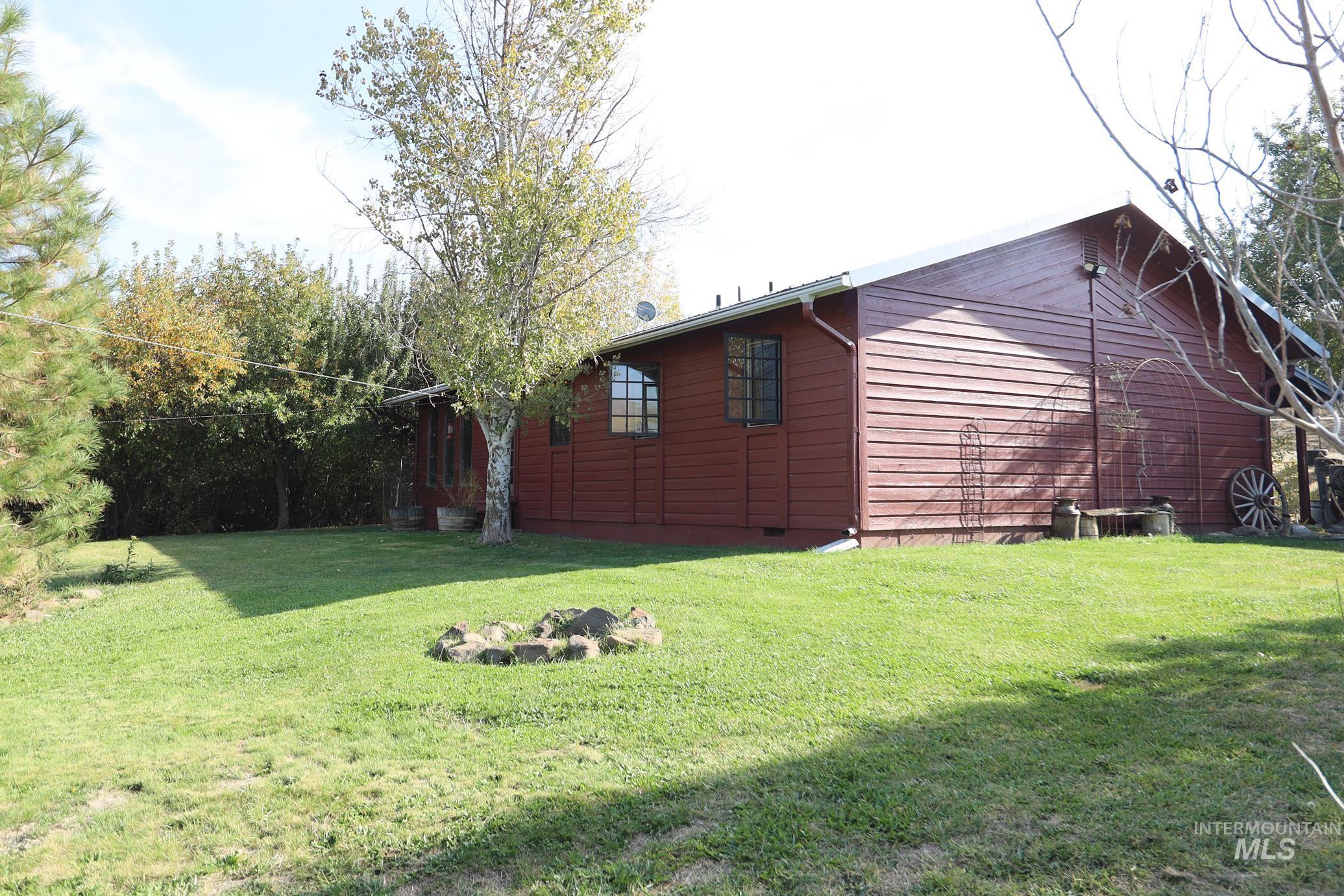 19 Hisaw Road, Horseshoe Bend, Idaho 83629, 3 Bedrooms, 2 Bathrooms, Residential For Sale, Price $985,000, 98928757