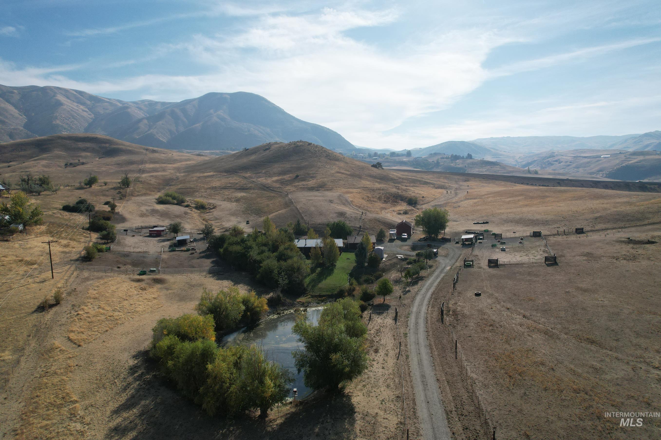 19 Hisaw Road, Horseshoe Bend, Idaho 83629, 3 Bedrooms, 2 Bathrooms, Residential For Sale, Price $985,000, 98928757