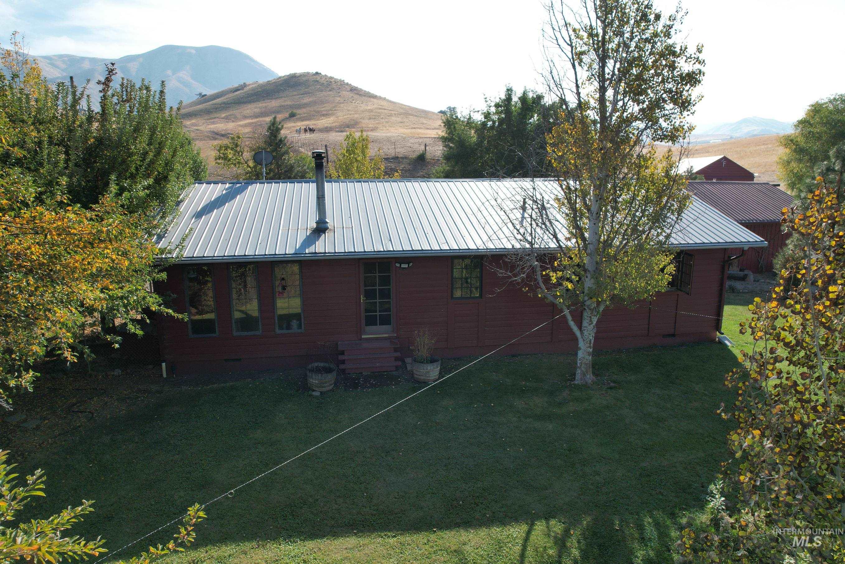 19 Hisaw Road, Horseshoe Bend, Idaho 83629, 3 Bedrooms, 2 Bathrooms, Residential For Sale, Price $985,000, 98928757