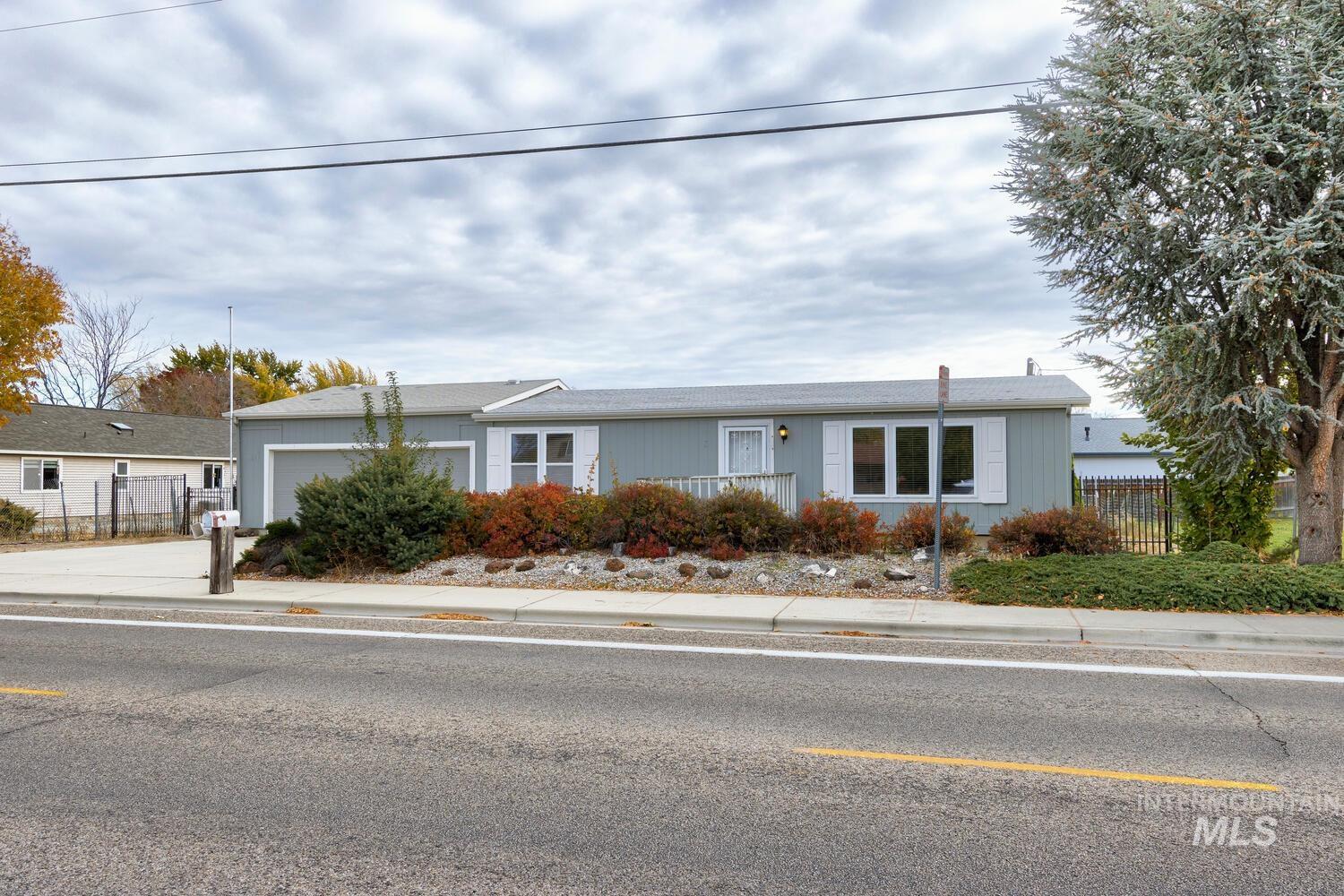 2876 N Mitchell Street, Boise, Idaho 83704, 2 Bedrooms, 2 Bathrooms, Residential For Sale, Price $325,000,MLS 98928772