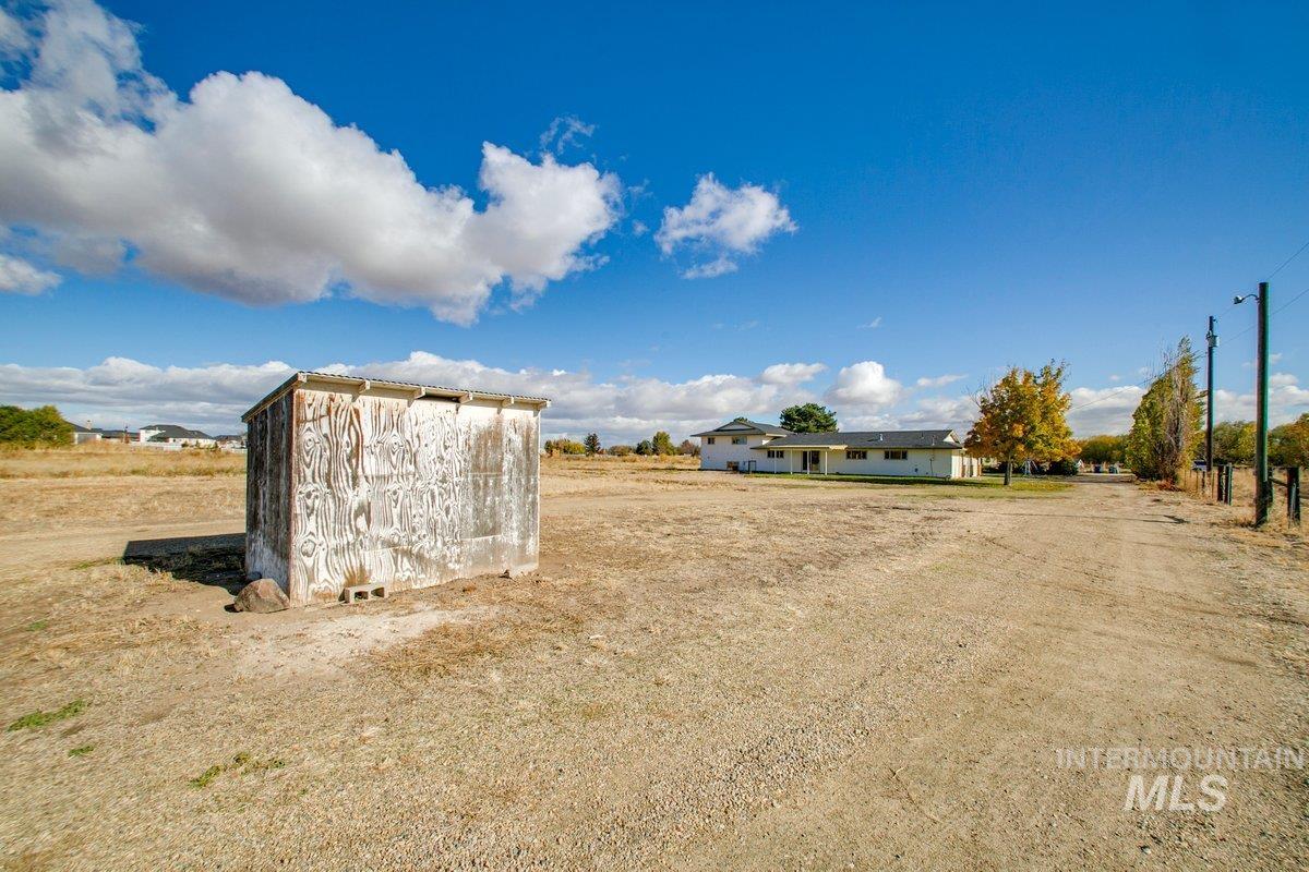 11108 Farm Creek Lane, Middleton, Idaho 83644-0000, 4 Bedrooms, 2.5 Bathrooms, Residential For Sale, Price $995,000,MLS 98928842