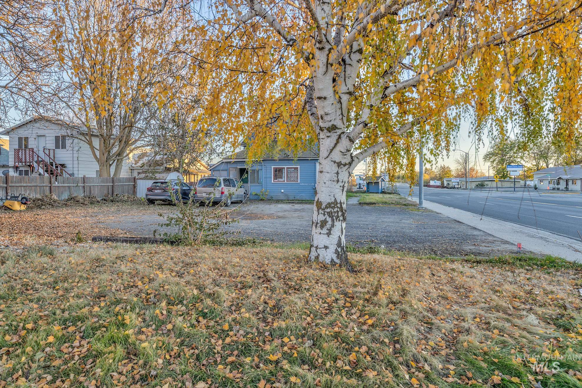 700 E Commercial, Weiser, Idaho 83672, 3 Bedrooms, 1.5 Bathrooms, Residential For Sale, Price $189,000,MLS 98928864