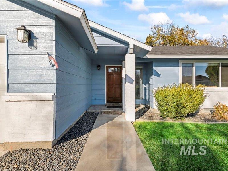 10676 W Excalibur, Boise, Idaho 83713, 3 Bedrooms, 2 Bathrooms, Residential For Sale, Price $425,000,MLS 98928917