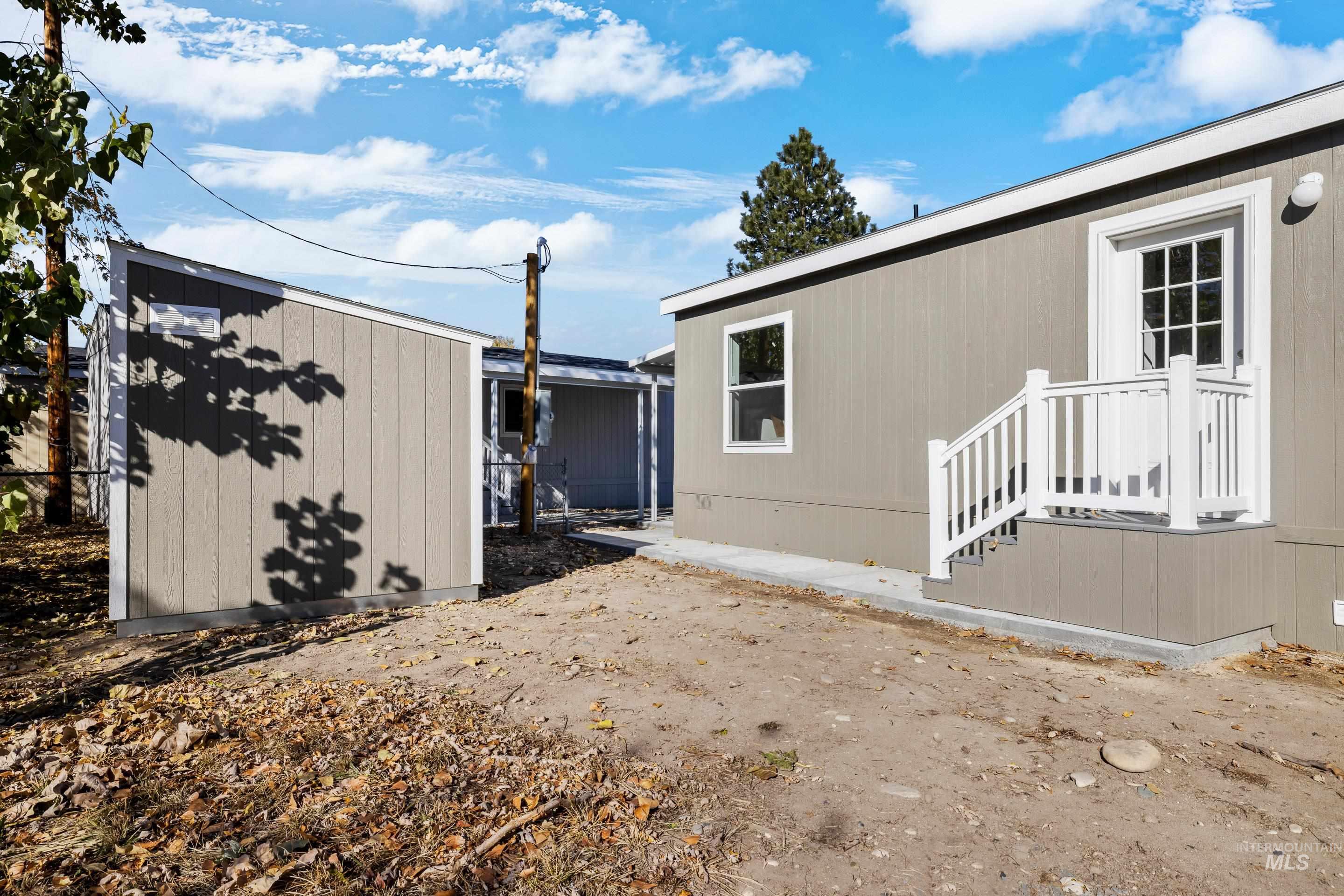 208 E 44th, Garden City, Idaho 83713, 3 Bedrooms, 2 Bathrooms, Residential For Sale, Price $189,000,MLS 98928939