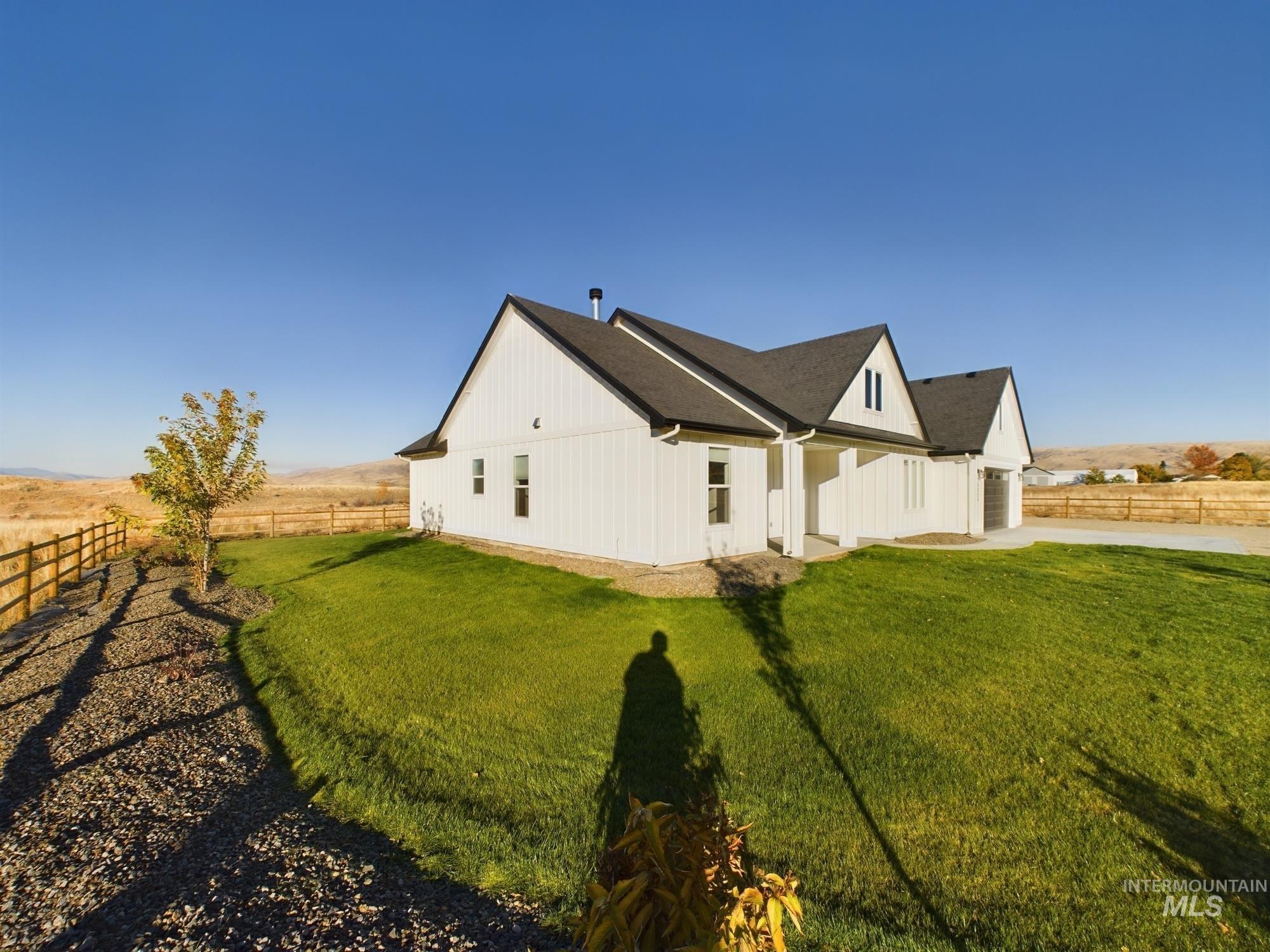 10020 E Gatfield Rd, Emmett, Idaho 83617, 3 Bedrooms, 2 Bathrooms, Residential For Sale, Price $850,000,MLS 98928940