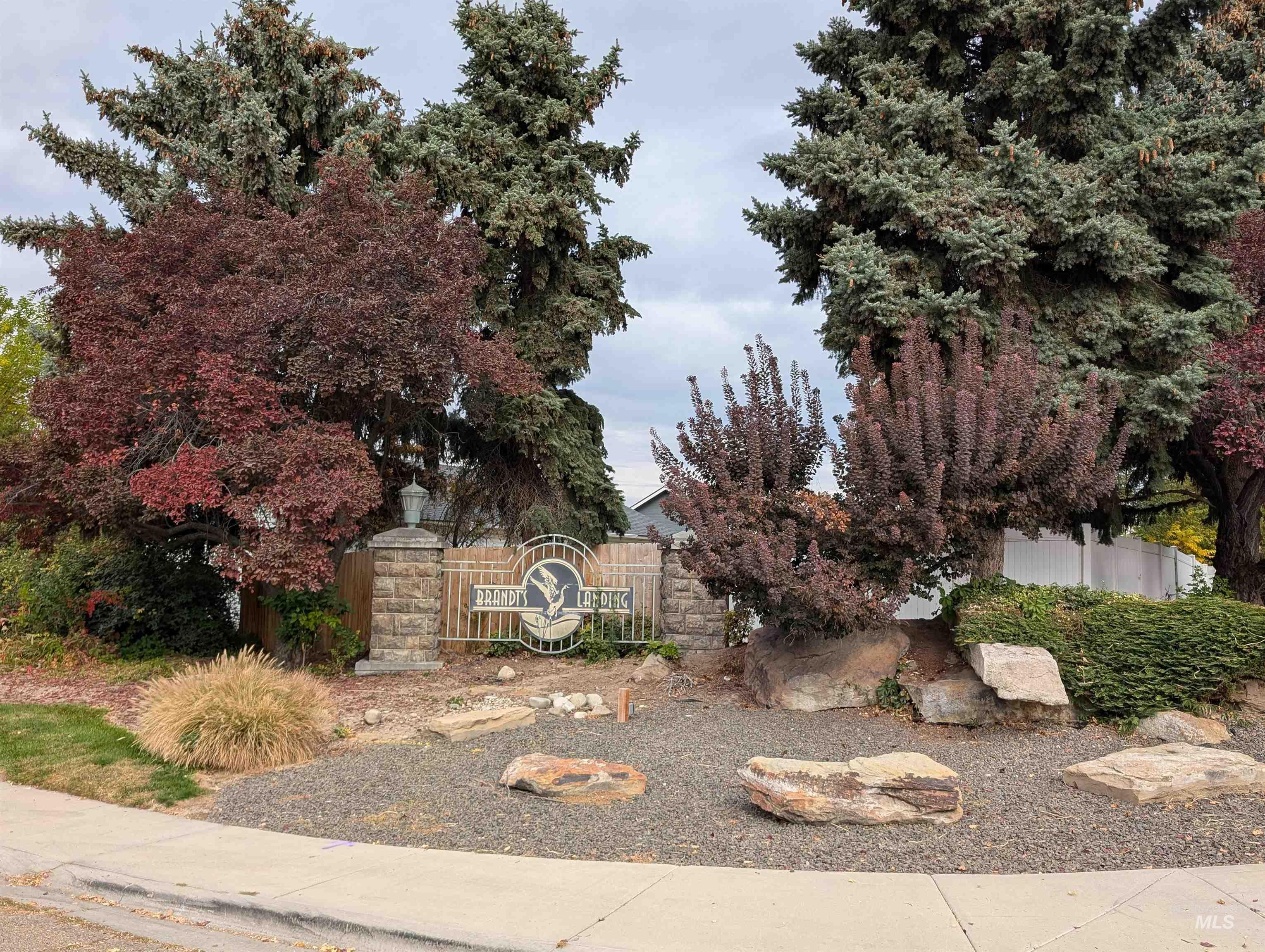 8111 Waterside Avenue, Nampa, Idaho 83687, 4 Bedrooms, 2.5 Bathrooms, Residential For Sale, Price $375,000,MLS 98929063