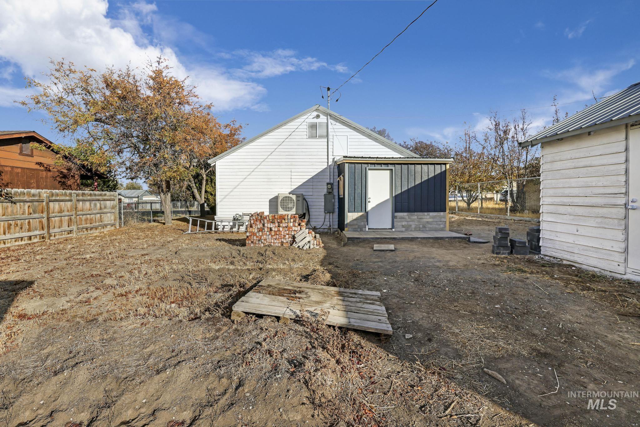 933 Sprague Ave, Buhl, Idaho 83316, 2 Bedrooms, 1 Bathroom, Residential For Sale, Price $249,999,MLS 98929123