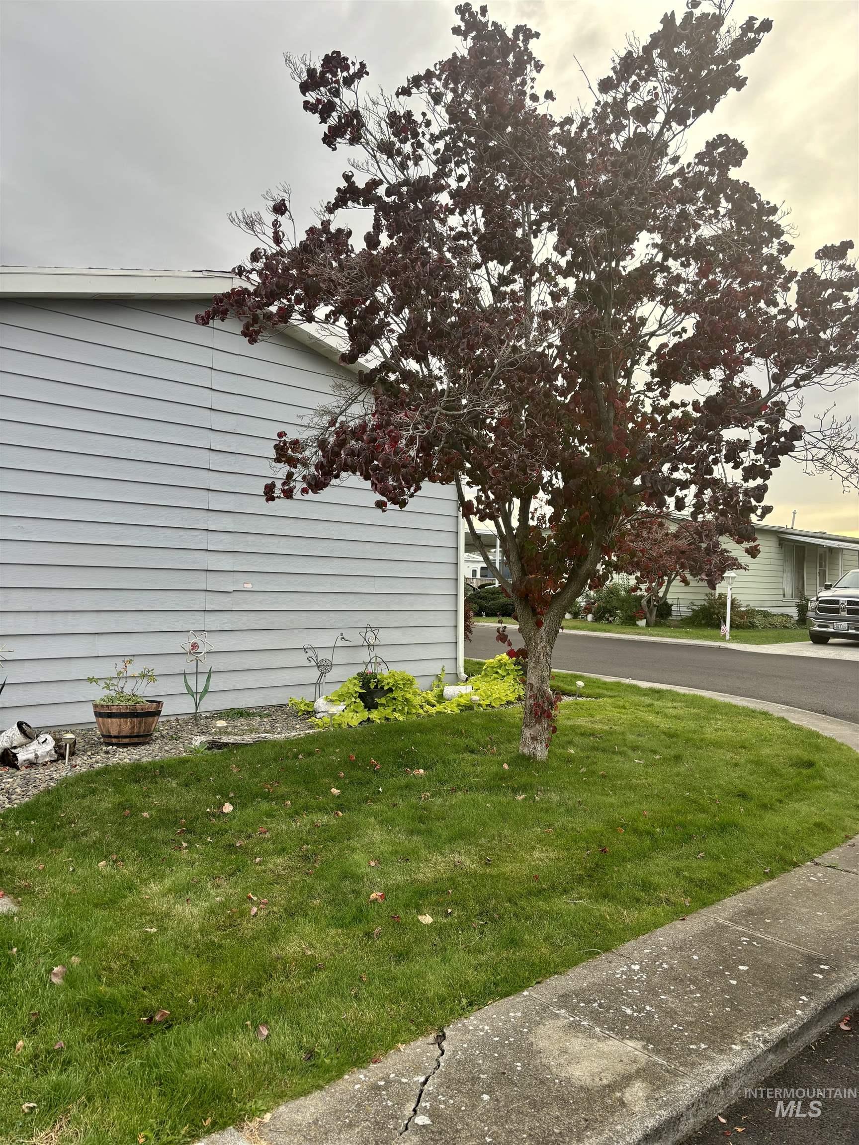 2015 6th Ave #8, Clarkston, Washington 99403, 3 Bedrooms, 2 Bathrooms, Residential For Sale, Price $130,000,MLS 98929162