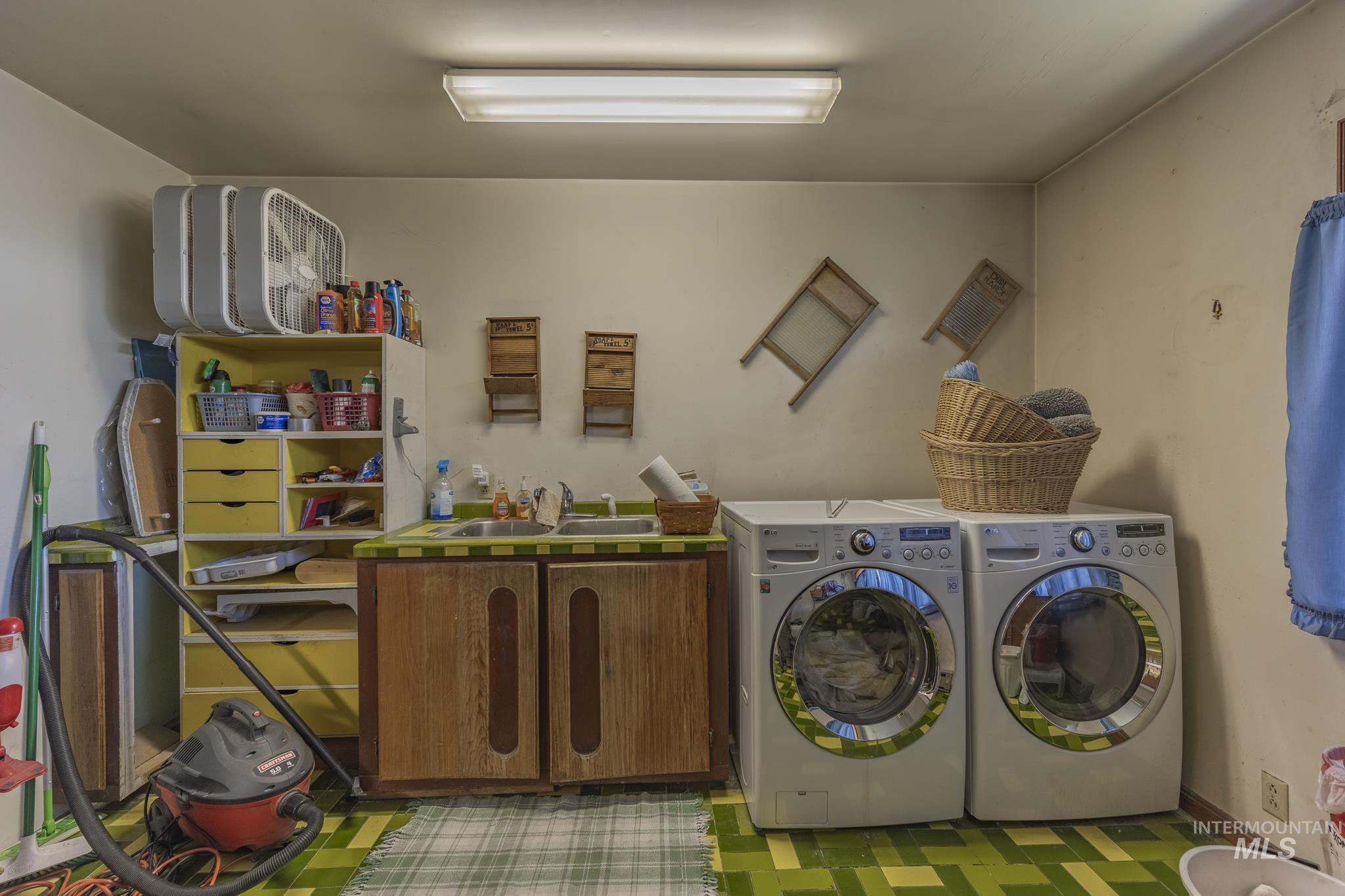 702 N D Street, Grangeville, Idaho 83530, 4 Bedrooms, 3 Bathrooms, Residential For Sale, Price $699,000, 98929190