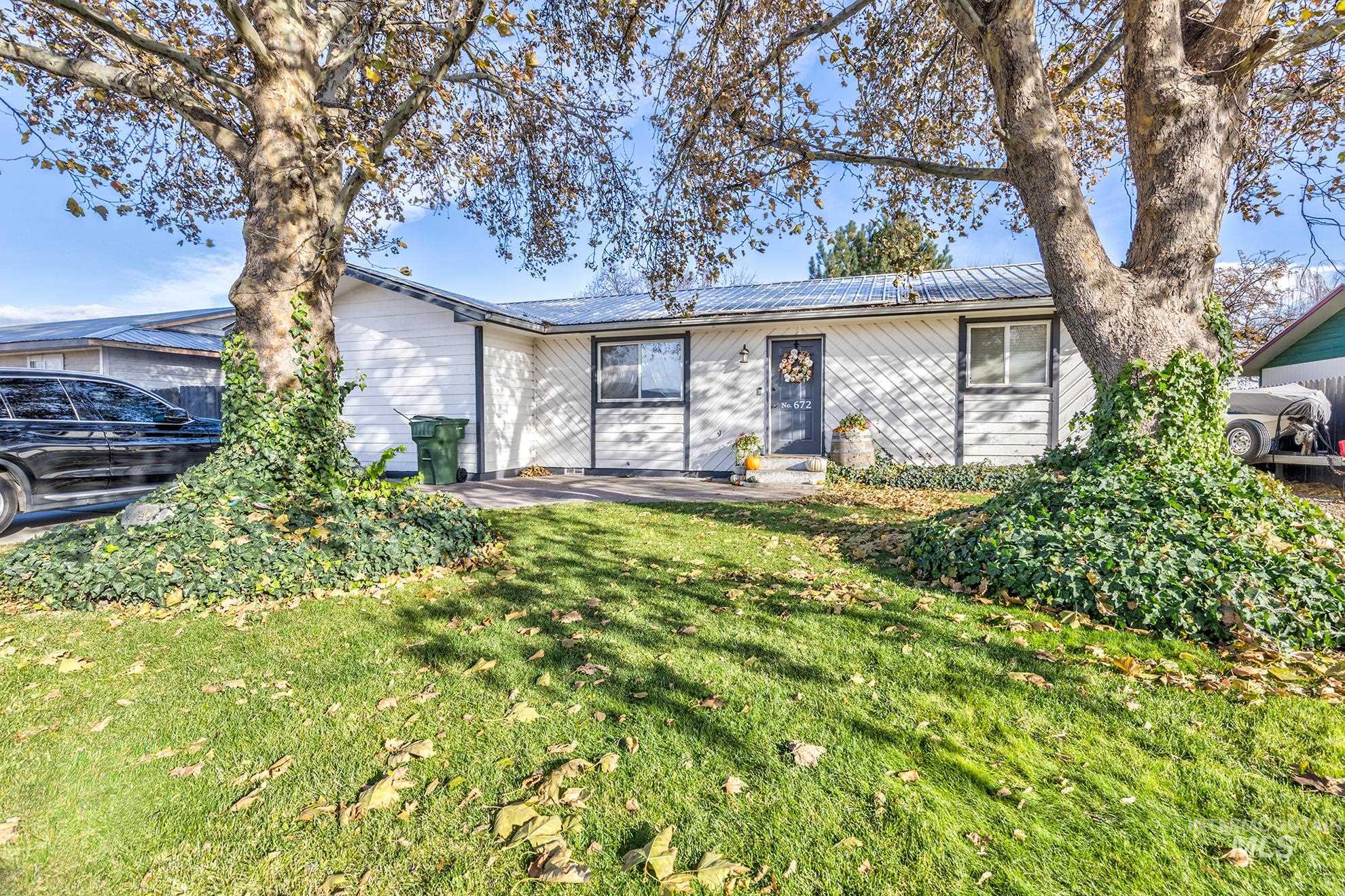 672 NW 16th Street, Ontario, Oregon 97914, 3 Bedrooms, 2 Bathrooms, Residential For Sale, Price $290,000, 98929237