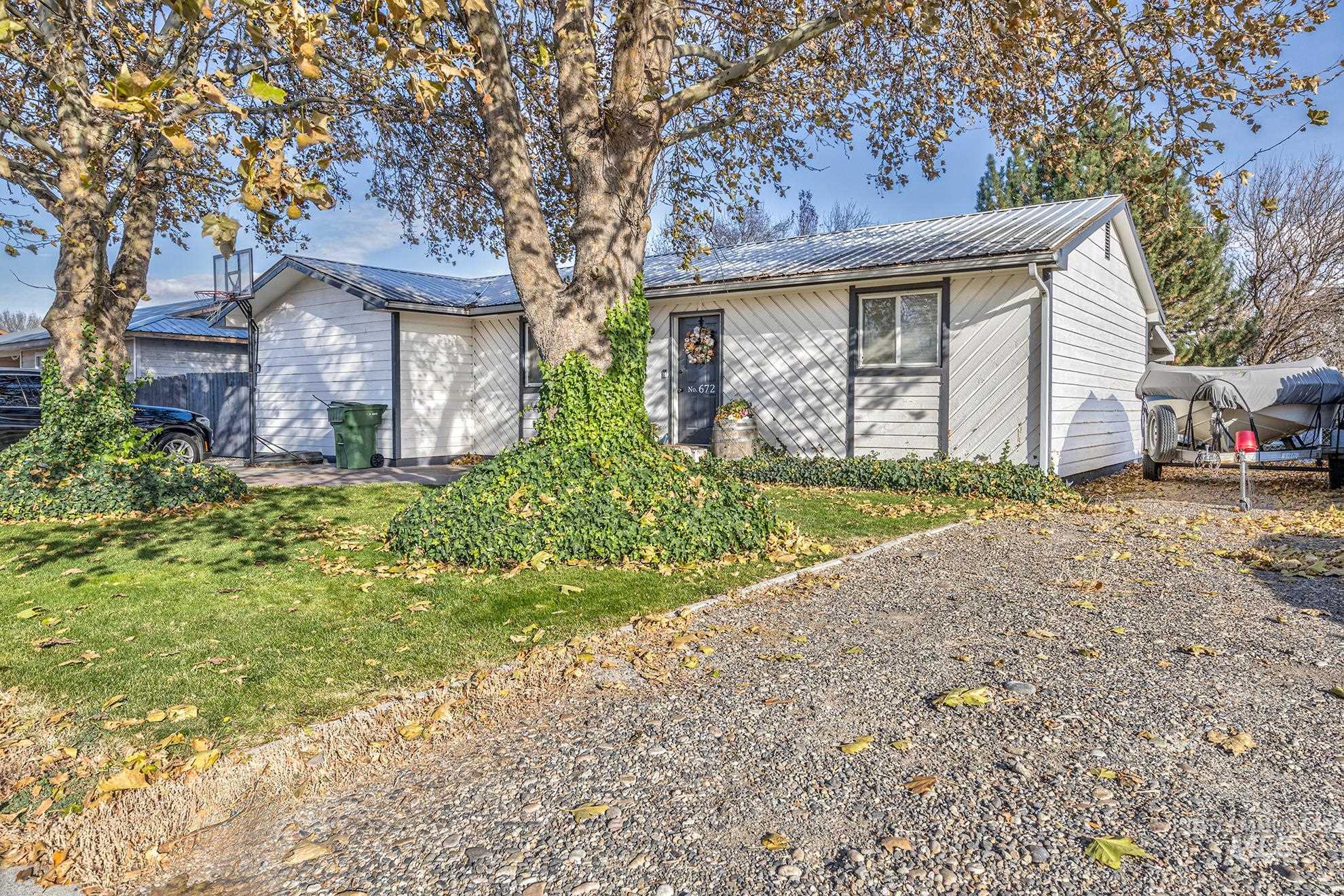 672 NW 16th Street, Ontario, Oregon 97914, 3 Bedrooms, 2 Bathrooms, Residential For Sale, Price $290,000, 98929237