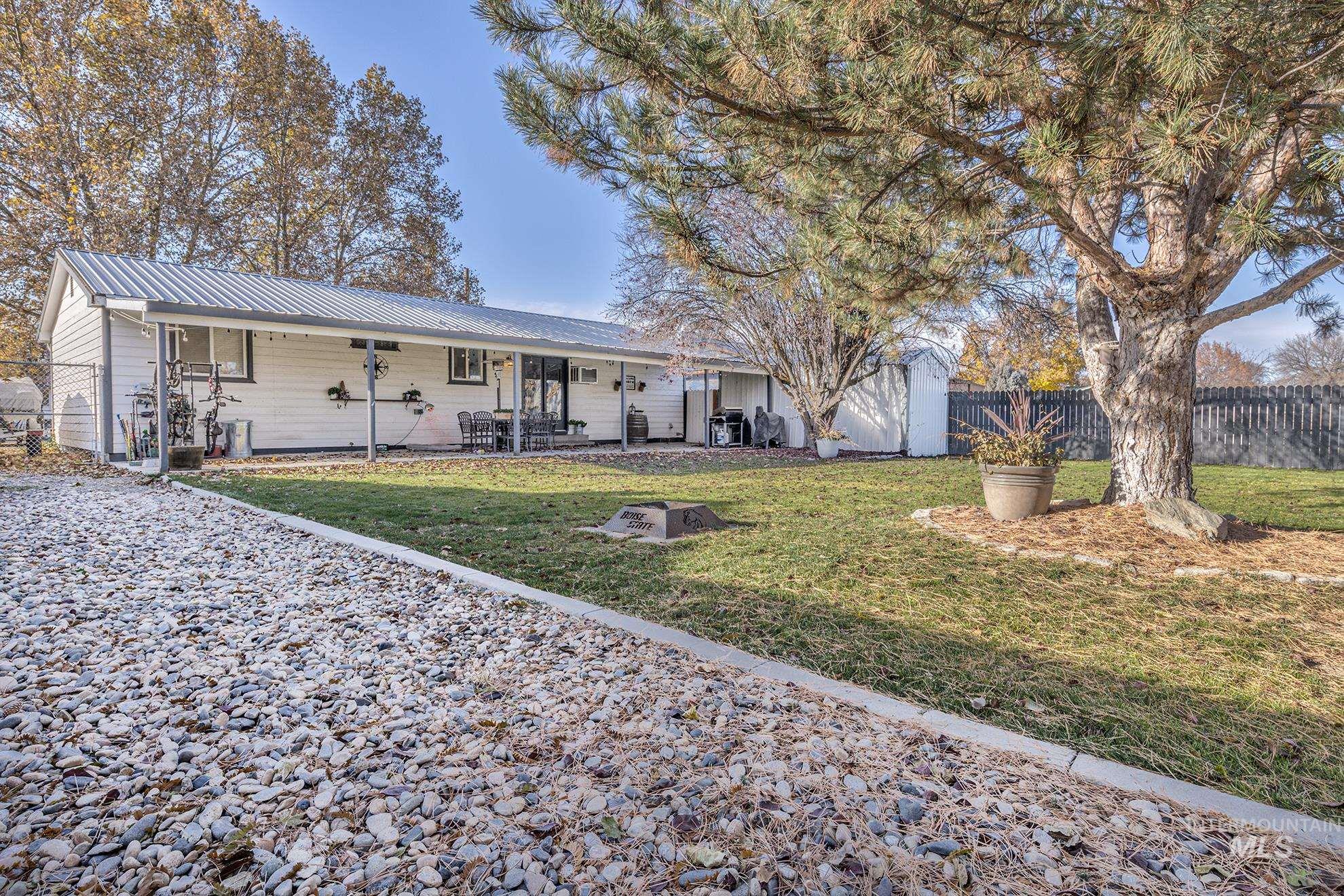 672 NW 16th Street, Ontario, Oregon 97914, 3 Bedrooms, 2 Bathrooms, Residential For Sale, Price $290,000, 98929237