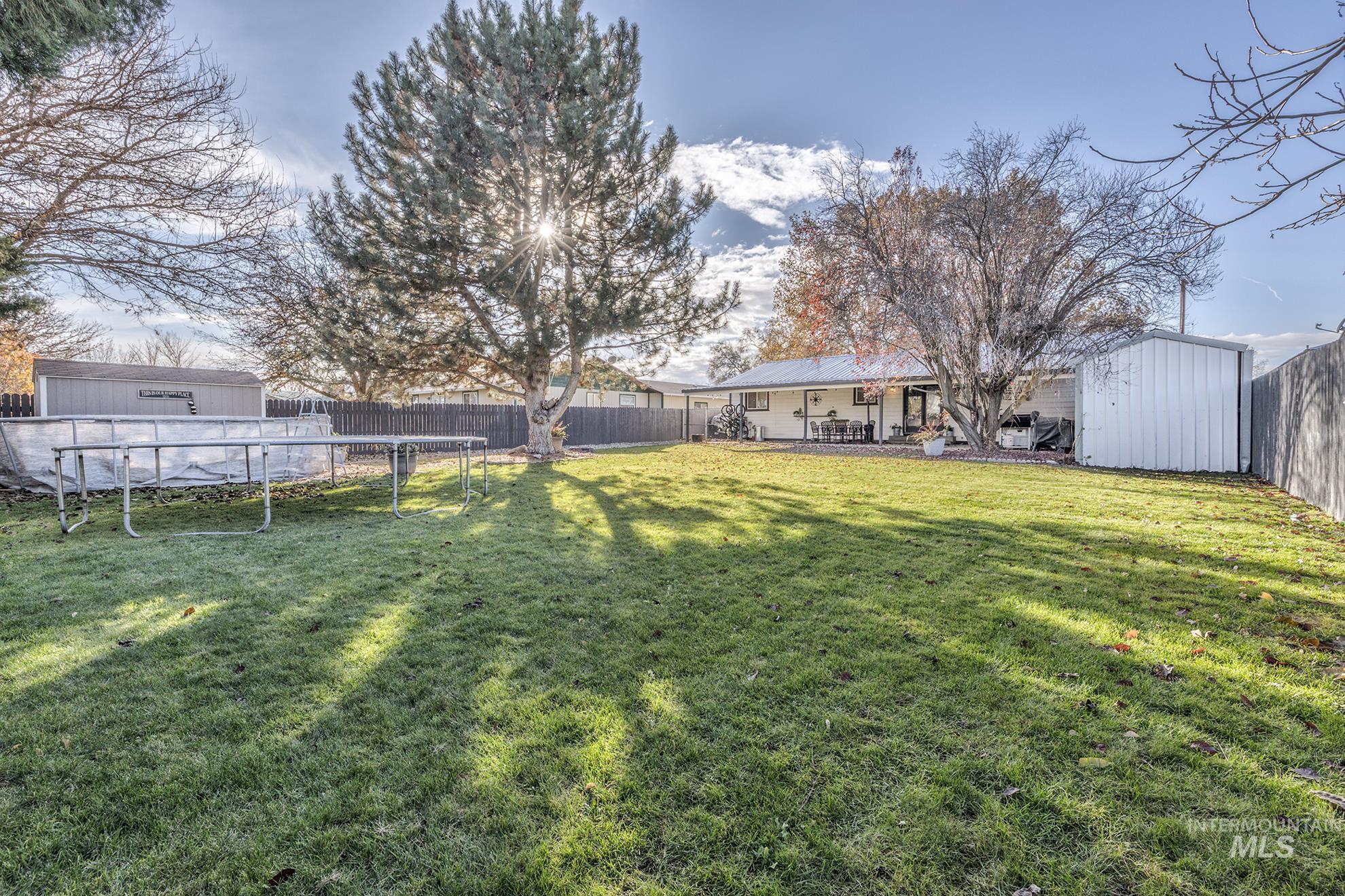 672 NW 16th Street, Ontario, Oregon 97914, 3 Bedrooms, 2 Bathrooms, Residential For Sale, Price $290,000, 98929237
