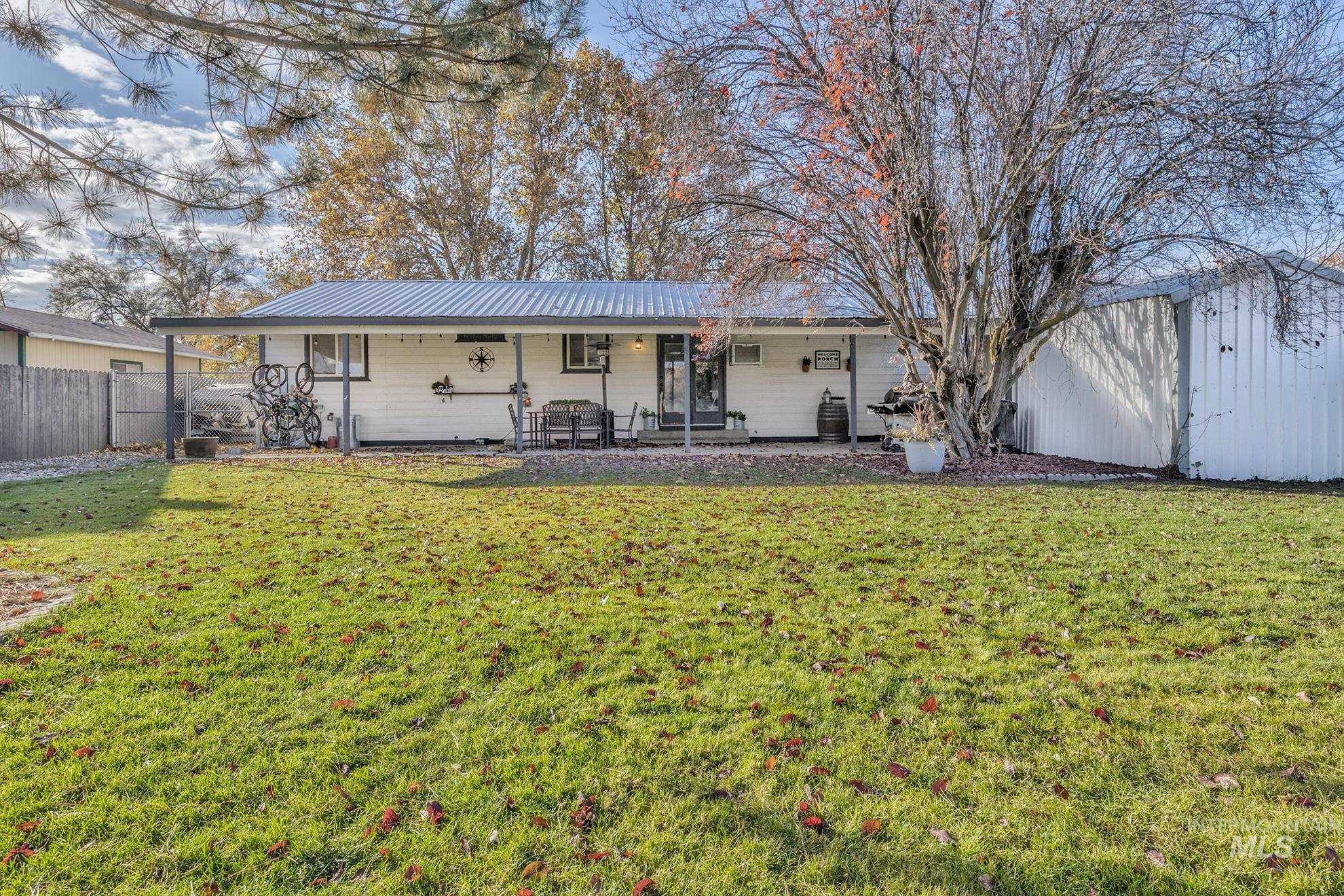 672 NW 16th Street, Ontario, Oregon 97914, 3 Bedrooms, 2 Bathrooms, Residential For Sale, Price $290,000, 98929237