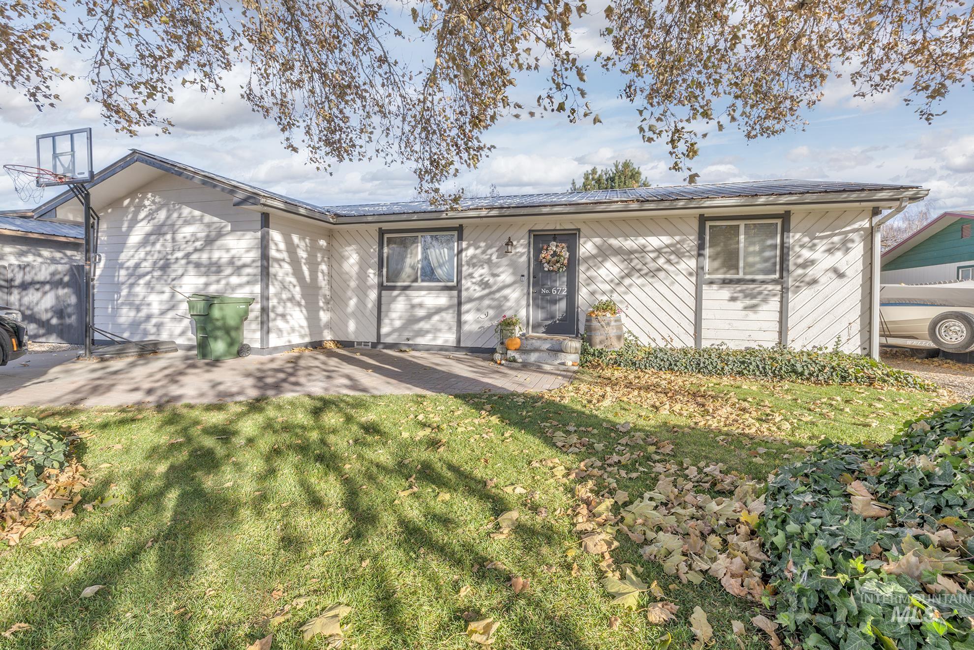 672 NW 16th Street, Ontario, Oregon 97914, 3 Bedrooms, 2 Bathrooms, Residential For Sale, Price $290,000, 98929237