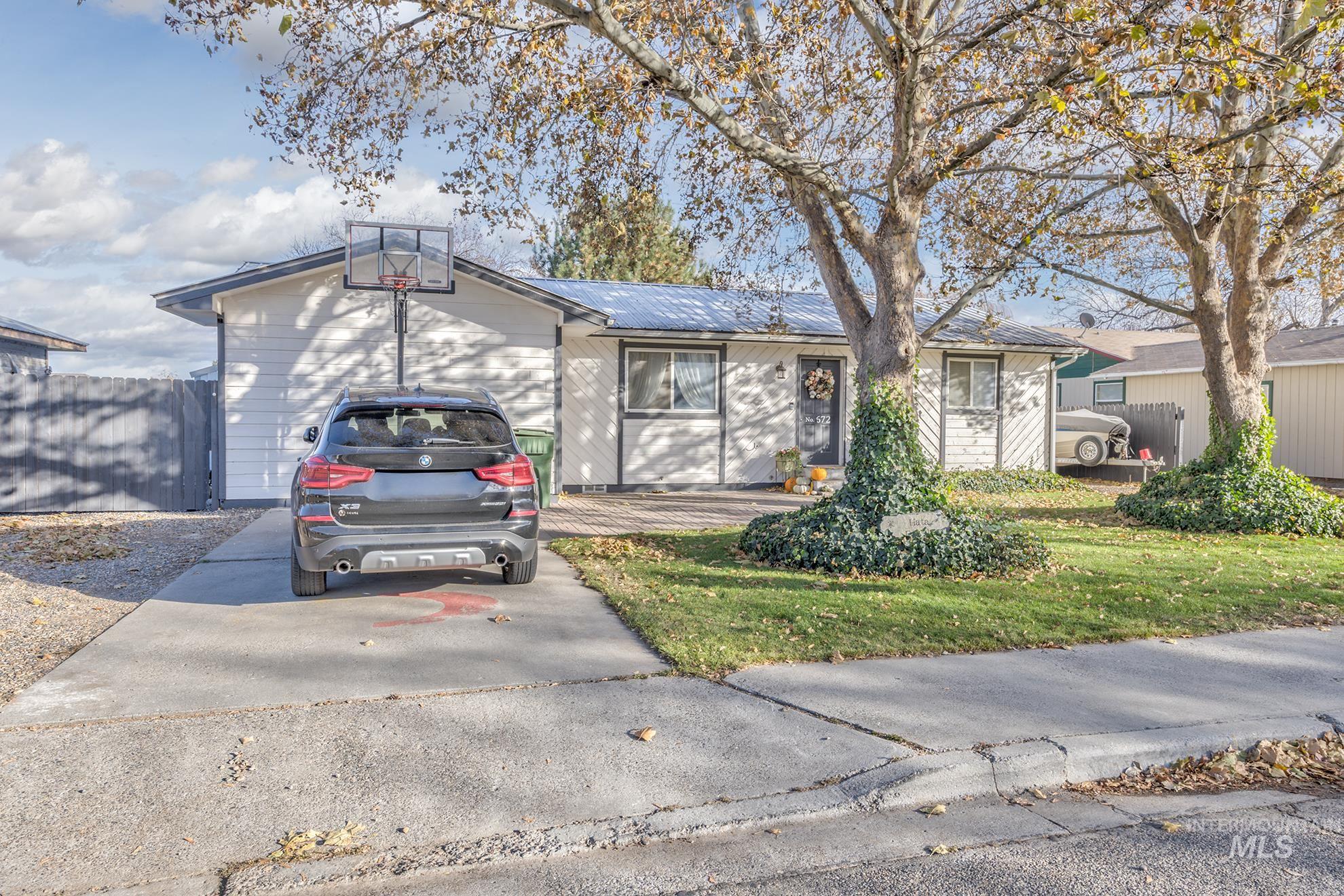 672 NW 16th Street, Ontario, Oregon 97914, 3 Bedrooms, 2 Bathrooms, Residential For Sale, Price $290,000, 98929237