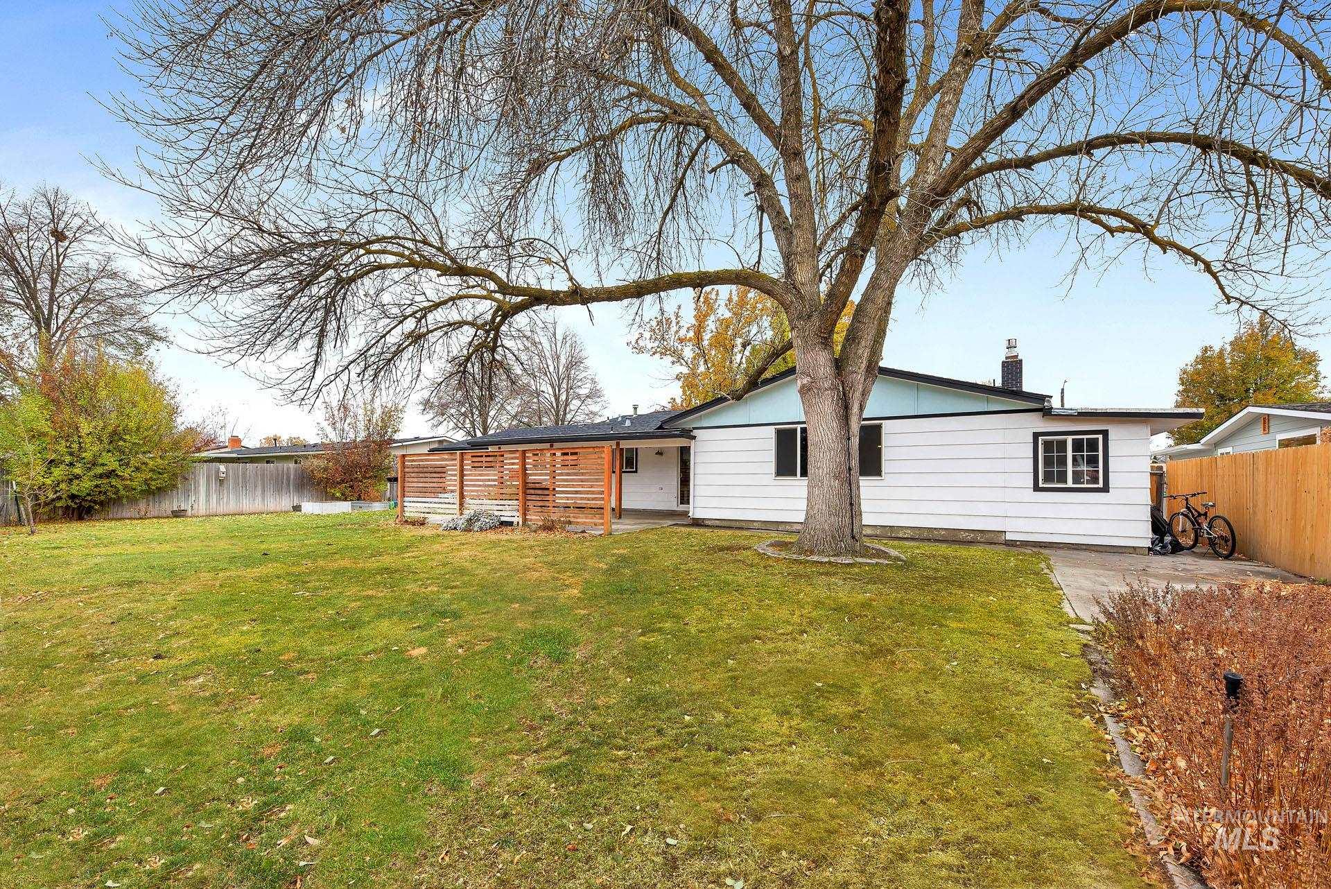 2260 N Camden, Boise, Idaho 83704, 3 Bedrooms, 2 Bathrooms, Residential For Sale, Price $549,000,MLS 98929260