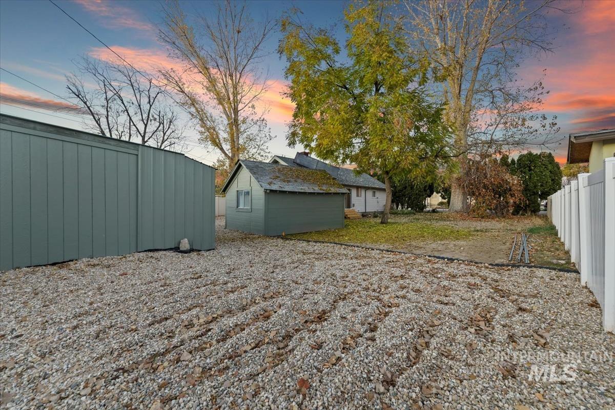 1202 Arthur St, Caldwell, Idaho 83605, 2 Bedrooms, 1 Bathroom, Residential For Sale, Price $335,000,MLS 98929295