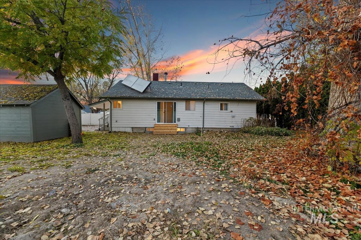 1202 Arthur St, Caldwell, Idaho 83605, 2 Bedrooms, 1 Bathroom, Residential For Sale, Price $335,000,MLS 98929295