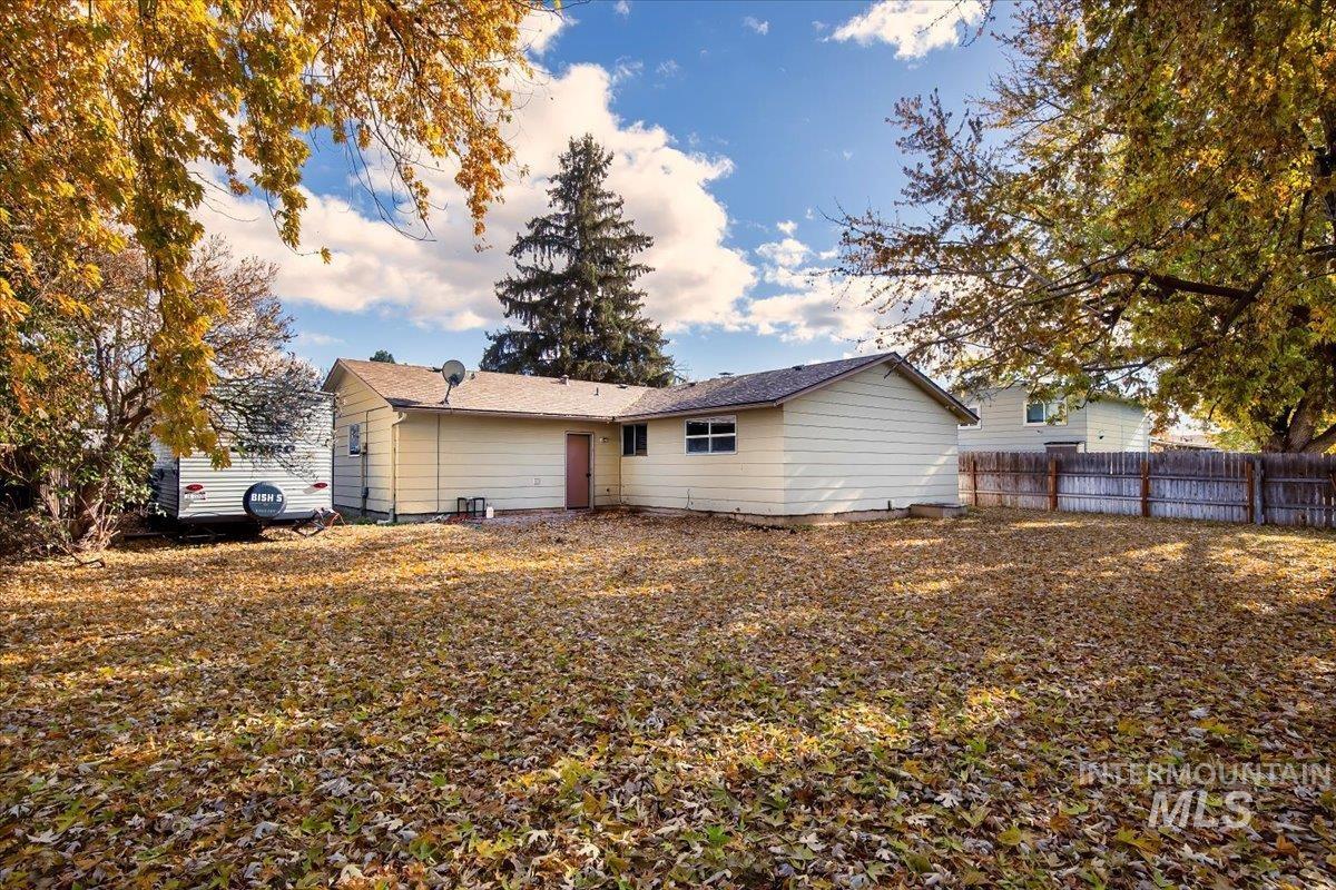 3389 N. Spiceland Dr, Boise, Idaho 83704, 3 Bedrooms, 1 Bathroom, Residential For Sale, Price $315,000,MLS 98929450