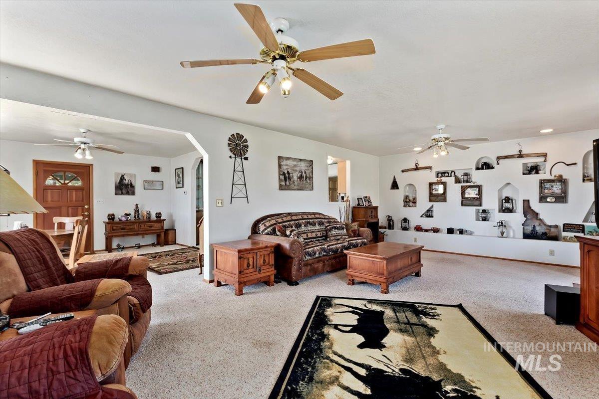 1289 E 2350 S, Bliss, Idaho 83314-5118, 4 Bedrooms, 3 Bathrooms, Residential For Sale, Price $989,000, 98929489