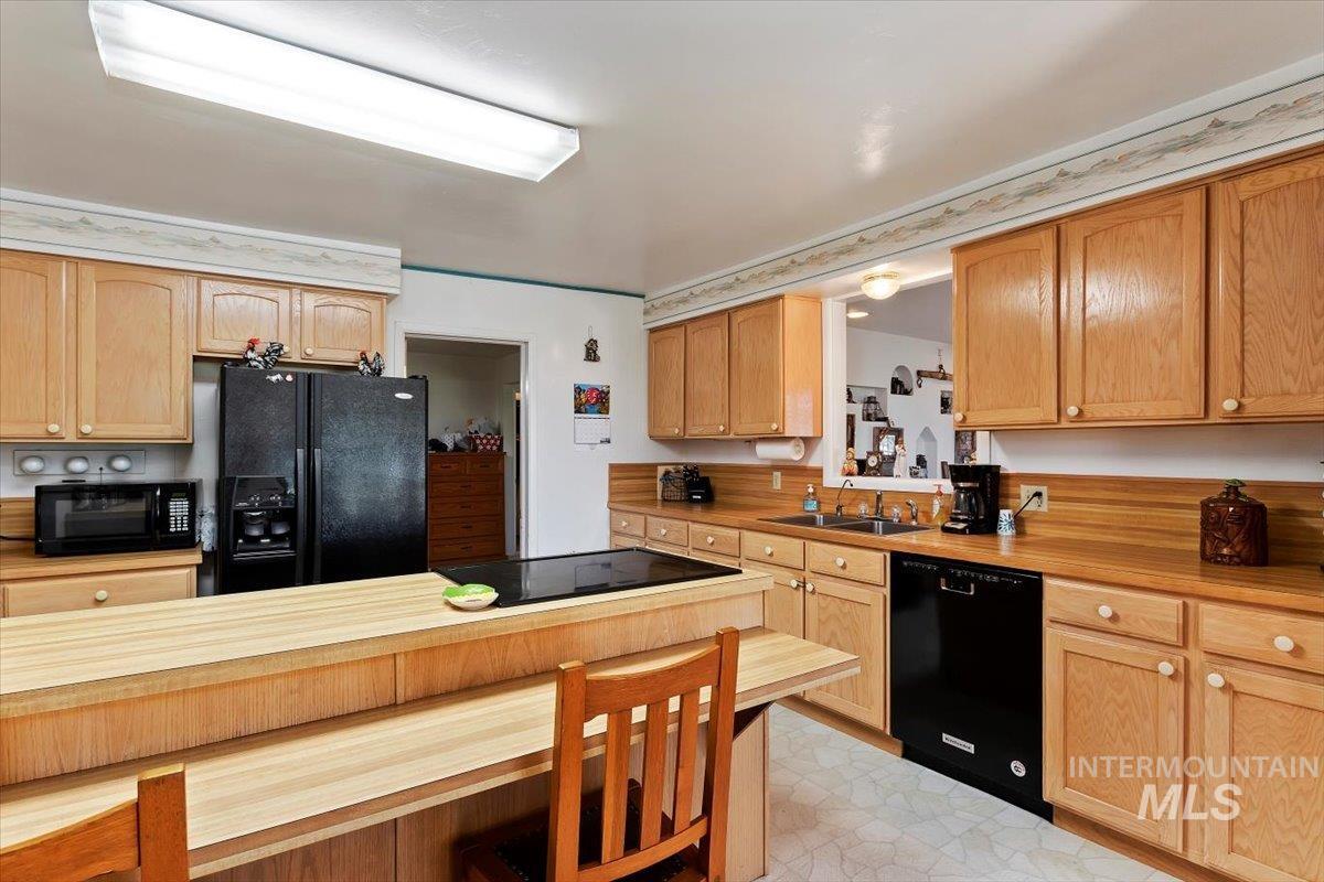 1289 E 2350 S, Bliss, Idaho 83314-5118, 4 Bedrooms, 3 Bathrooms, Residential For Sale, Price $989,000, 98929489