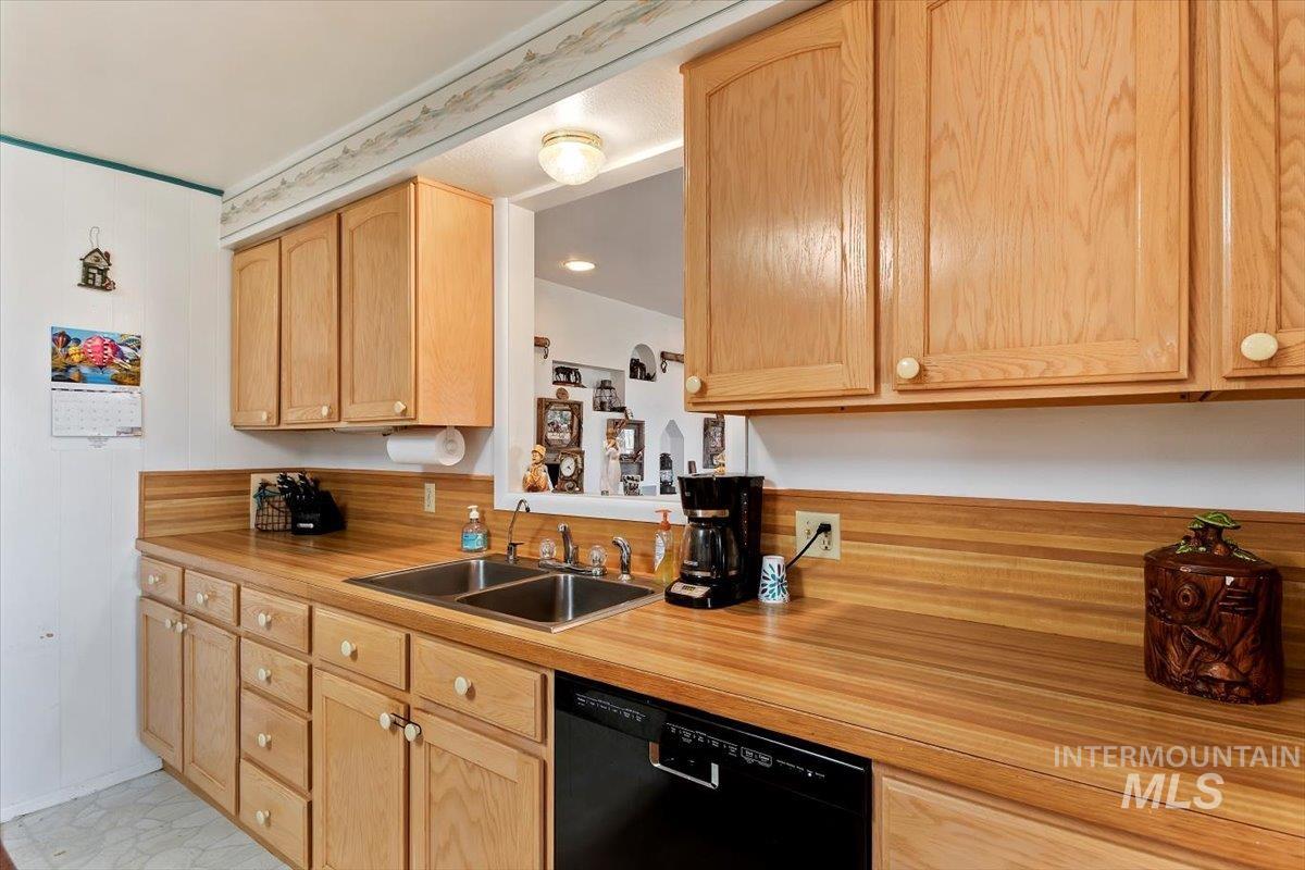 1289 E 2350 S, Bliss, Idaho 83314-5118, 4 Bedrooms, 3 Bathrooms, Residential For Sale, Price $989,000, 98929489