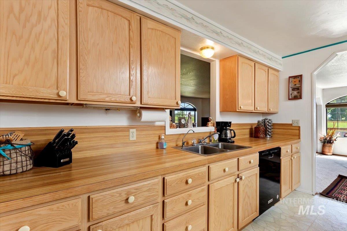 1289 E 2350 S, Bliss, Idaho 83314-5118, 4 Bedrooms, 3 Bathrooms, Residential For Sale, Price $989,000, 98929489