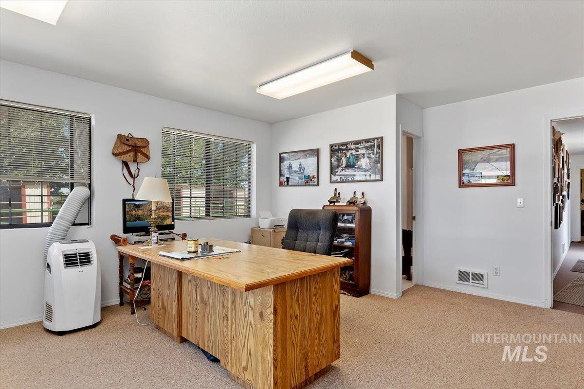 1289 E 2350 S, Bliss, Idaho 83314-5118, 4 Bedrooms, 3 Bathrooms, Residential For Sale, Price $989,000, 98929489