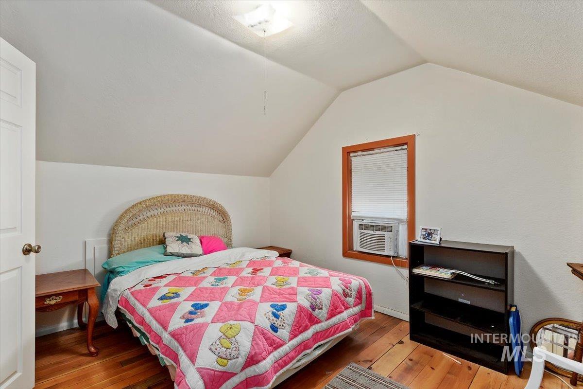 1289 E 2350 S, Bliss, Idaho 83314-5118, 4 Bedrooms, 3 Bathrooms, Residential For Sale, Price $989,000, 98929489