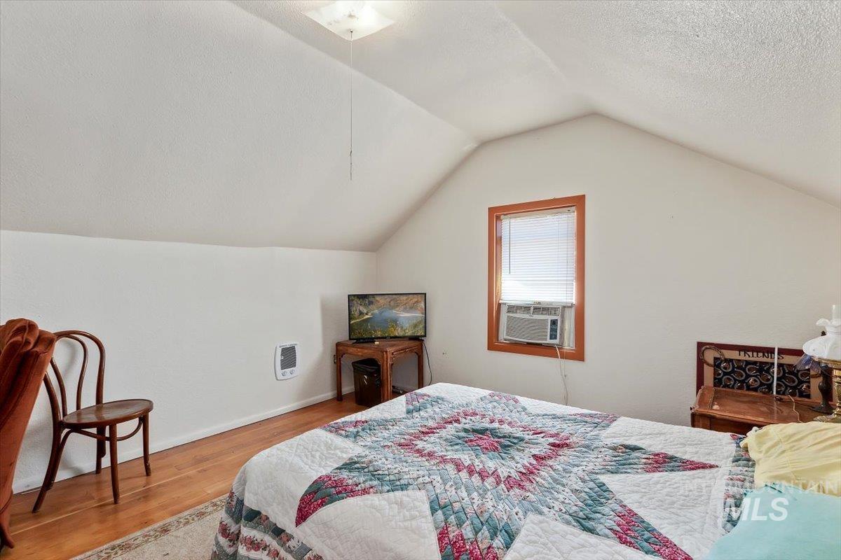 1289 E 2350 S, Bliss, Idaho 83314-5118, 4 Bedrooms, 3 Bathrooms, Residential For Sale, Price $989,000, 98929489