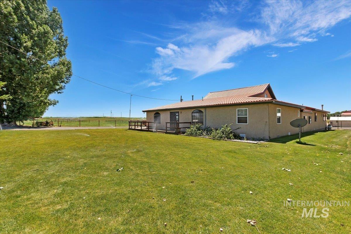 1289 E 2350 S, Bliss, Idaho 83314-5118, 4 Bedrooms, 3 Bathrooms, Residential For Sale, Price $989,000, 98929489