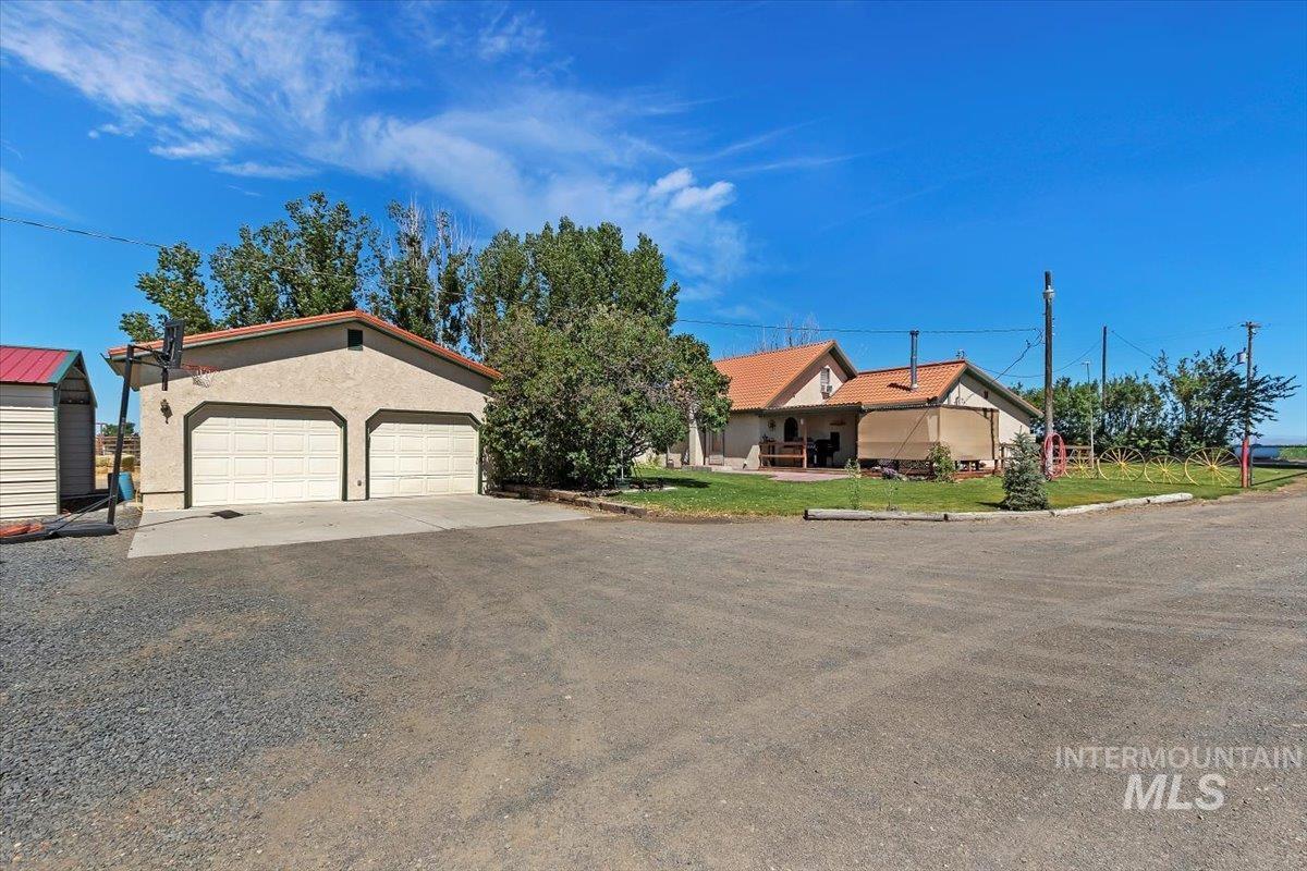 1289 E 2350 S, Bliss, Idaho 83314-5118, 4 Bedrooms, 3 Bathrooms, Residential For Sale, Price $989,000, 98929489