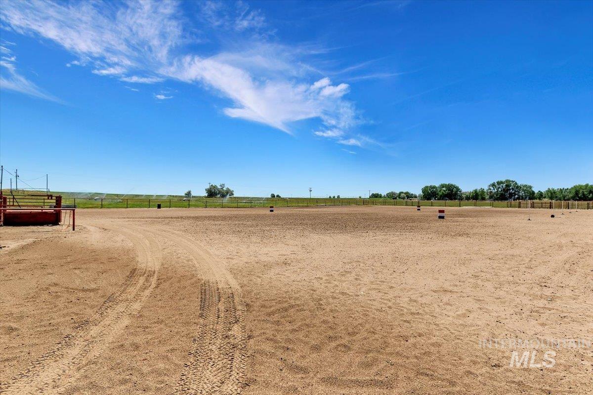 1289 E 2350 S, Bliss, Idaho 83314-5118, 4 Bedrooms, 3 Bathrooms, Residential For Sale, Price $989,000, 98929489