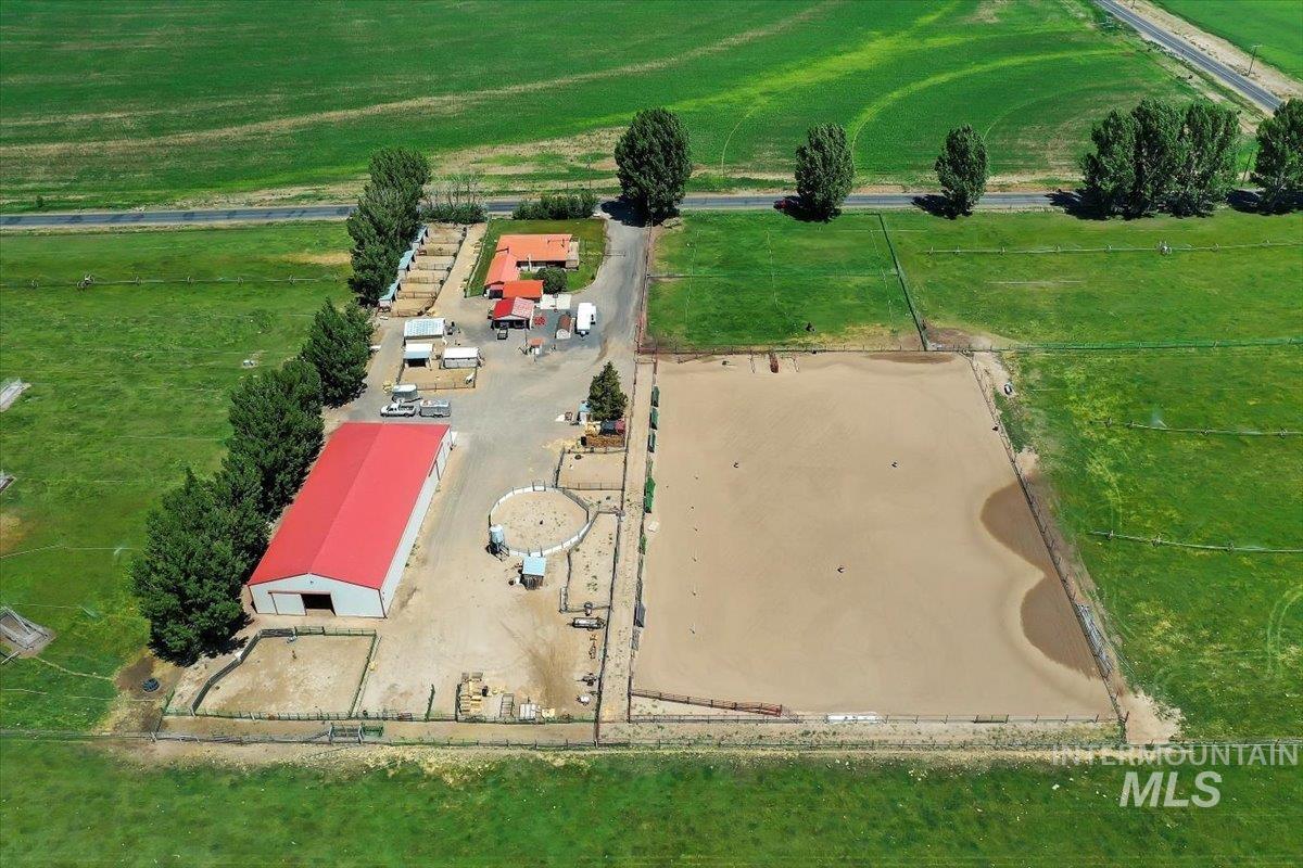 1289 E 2350 S, Bliss, Idaho 83314-5118, 4 Bedrooms, 3 Bathrooms, Residential For Sale, Price $989,000, 98929489