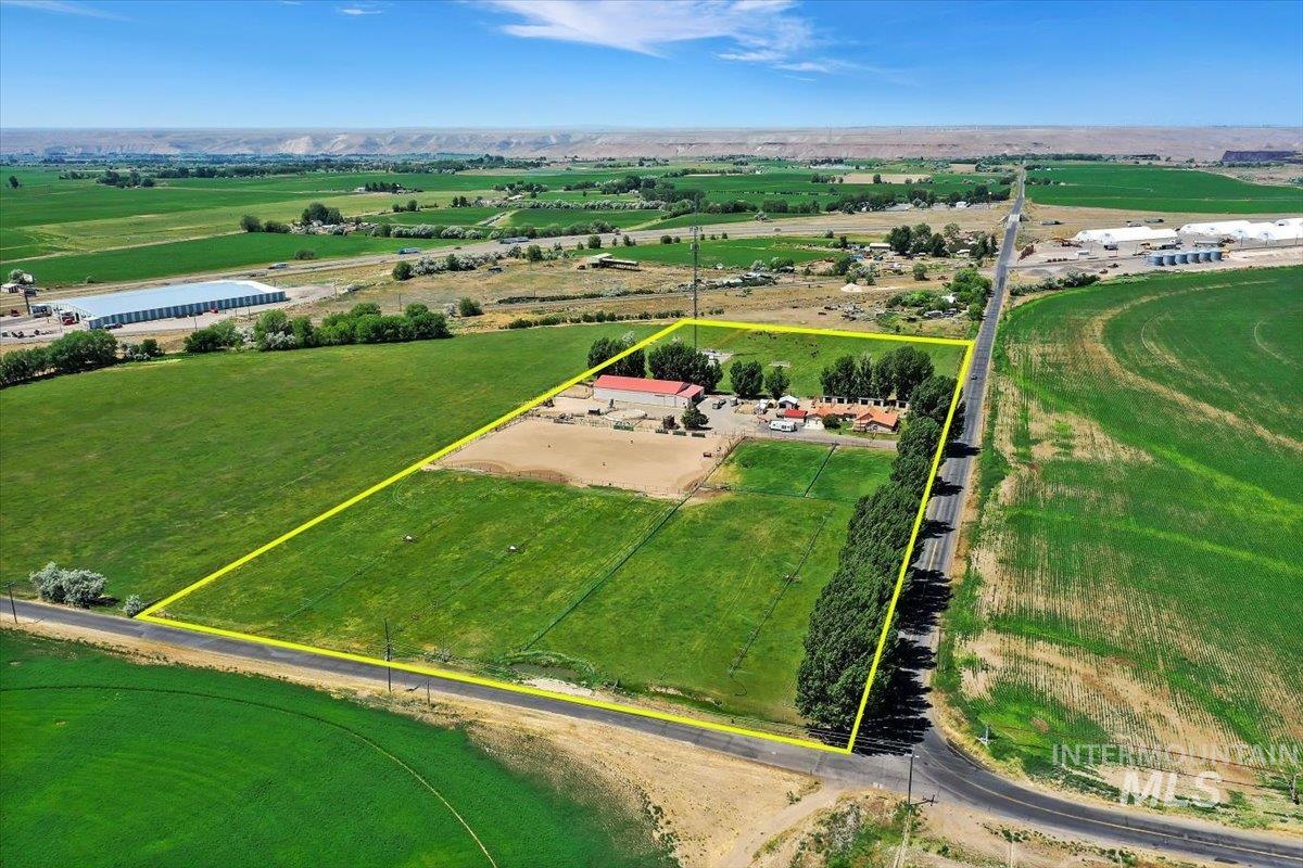 1289 E 2350 S, Bliss, Idaho 83314-5118, 4 Bedrooms, 3 Bathrooms, Residential For Sale, Price $989,000, 98929489