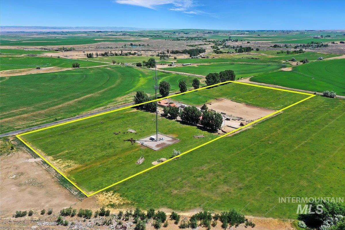 1289 E 2350 S, Bliss, Idaho 83314-5118, 4 Bedrooms, 3 Bathrooms, Residential For Sale, Price $989,000, 98929489