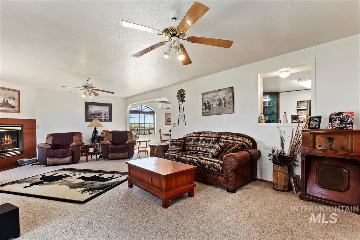 1289 E 2350 S, Bliss, Idaho 83314-5118, 4 Bedrooms, 3 Bathrooms, Residential For Sale, Price $989,000, 98929489