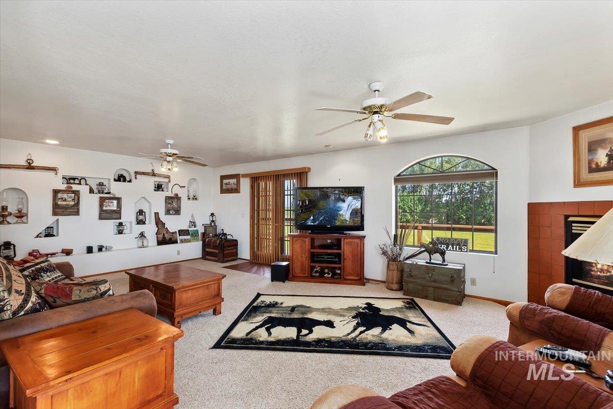 1289 E 2350 S, Bliss, Idaho 83314-5118, 4 Bedrooms, 3 Bathrooms, Residential For Sale, Price $989,000, 98929489