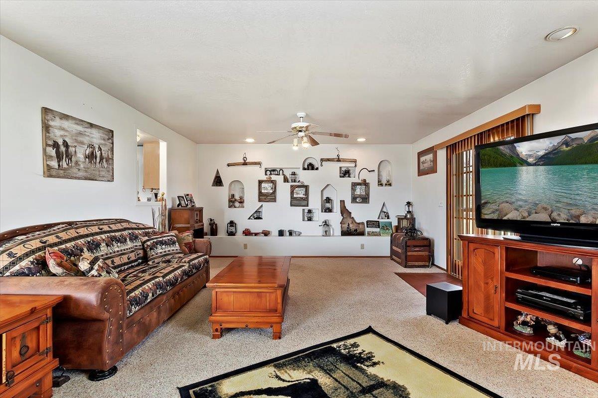 1289 E 2350 S, Bliss, Idaho 83314-5118, 4 Bedrooms, 3 Bathrooms, Residential For Sale, Price $989,000, 98929489