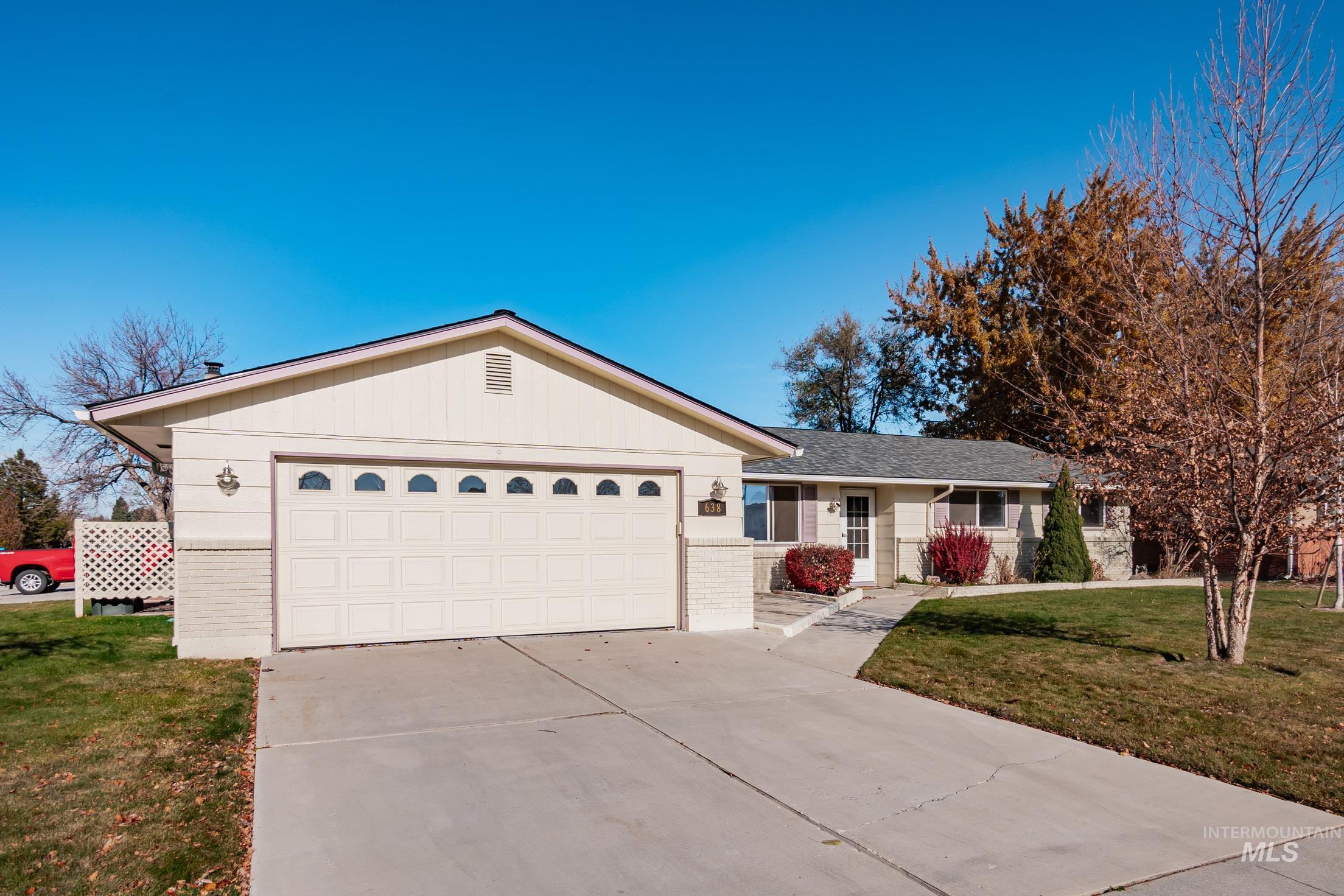 638 W Lawndale Dr, Meridian, Idaho 83646, 3 Bedrooms, 2.5 Bathrooms, Residential For Sale, Price $414,990,MLS 98929517