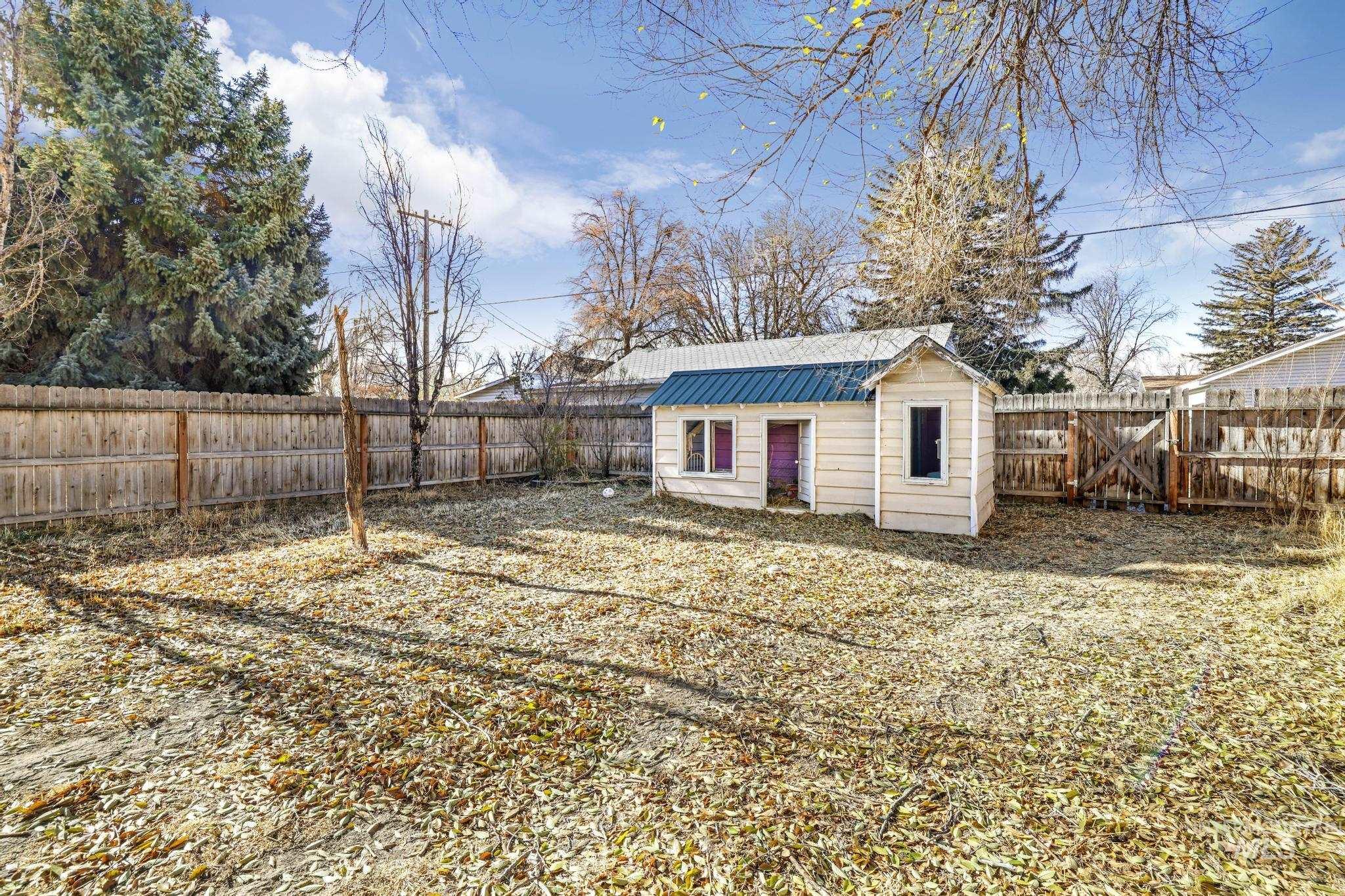 1125 Idaho Street, Gooding, Idaho 83330, 2 Bedrooms, 1 Bathroom, Residential For Sale, Price $185,000,MLS 98929646