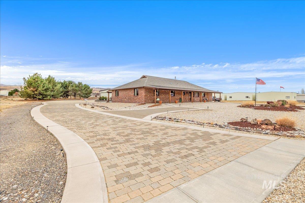 10514 Airpark Loop, Melba, Idaho 83641, 3 Bedrooms, 2 Bathrooms, Residential For Sale, Price $845,000,MLS 98929875