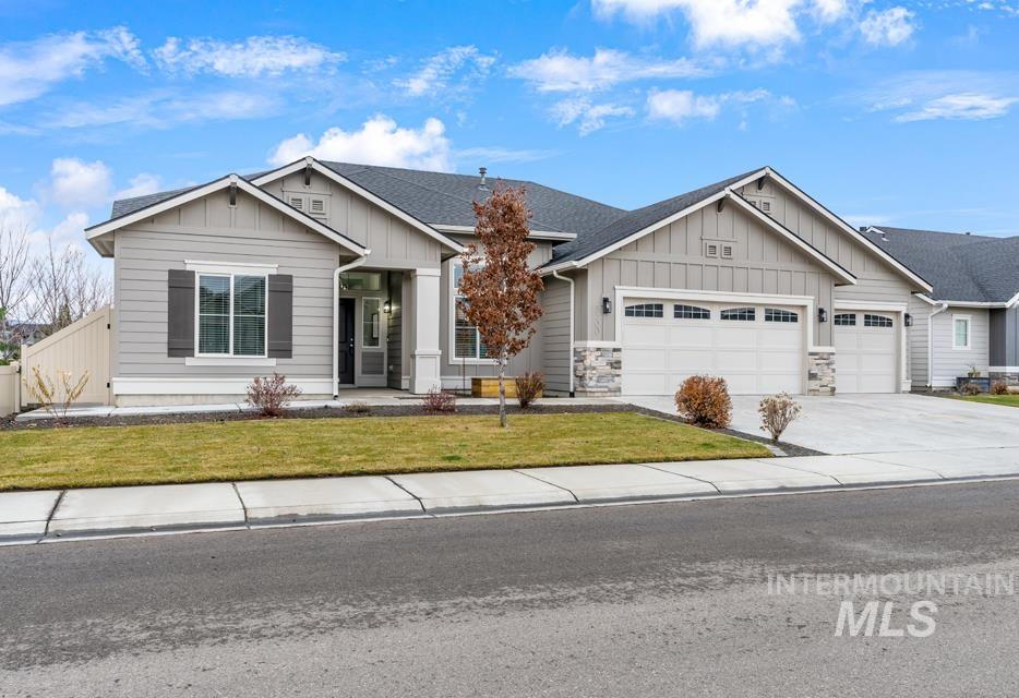 5300 N Willowside Ave., Meridian, Idaho 83646, 4 Bedrooms, 2 Bathrooms, Residential For Sale, Price $554,950,MLS 98929903