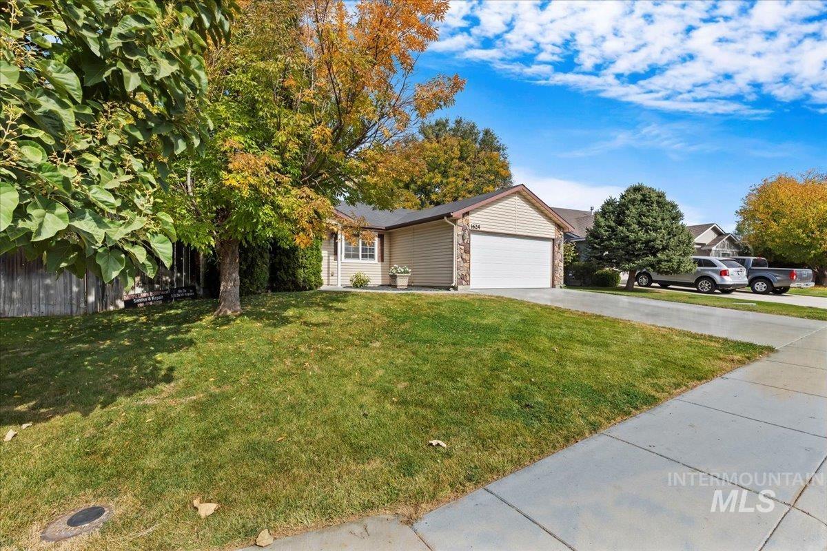 1624 W Havenwood Ave, Nampa, Idaho 83651, 3 Bedrooms, 2 Bathrooms, Residential For Sale, Price $335,000,MLS 98929992