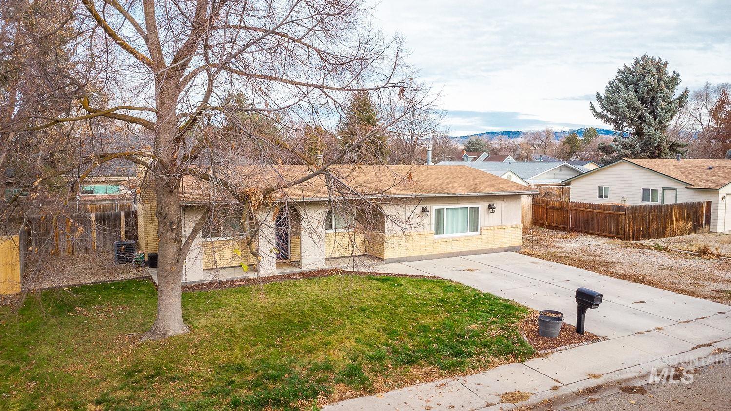 10500 W Lancelot Ave, Boise, Idaho 83704, 3 Bedrooms, 2 Bathrooms, Residential For Sale, Price $359,900,MLS 98930113