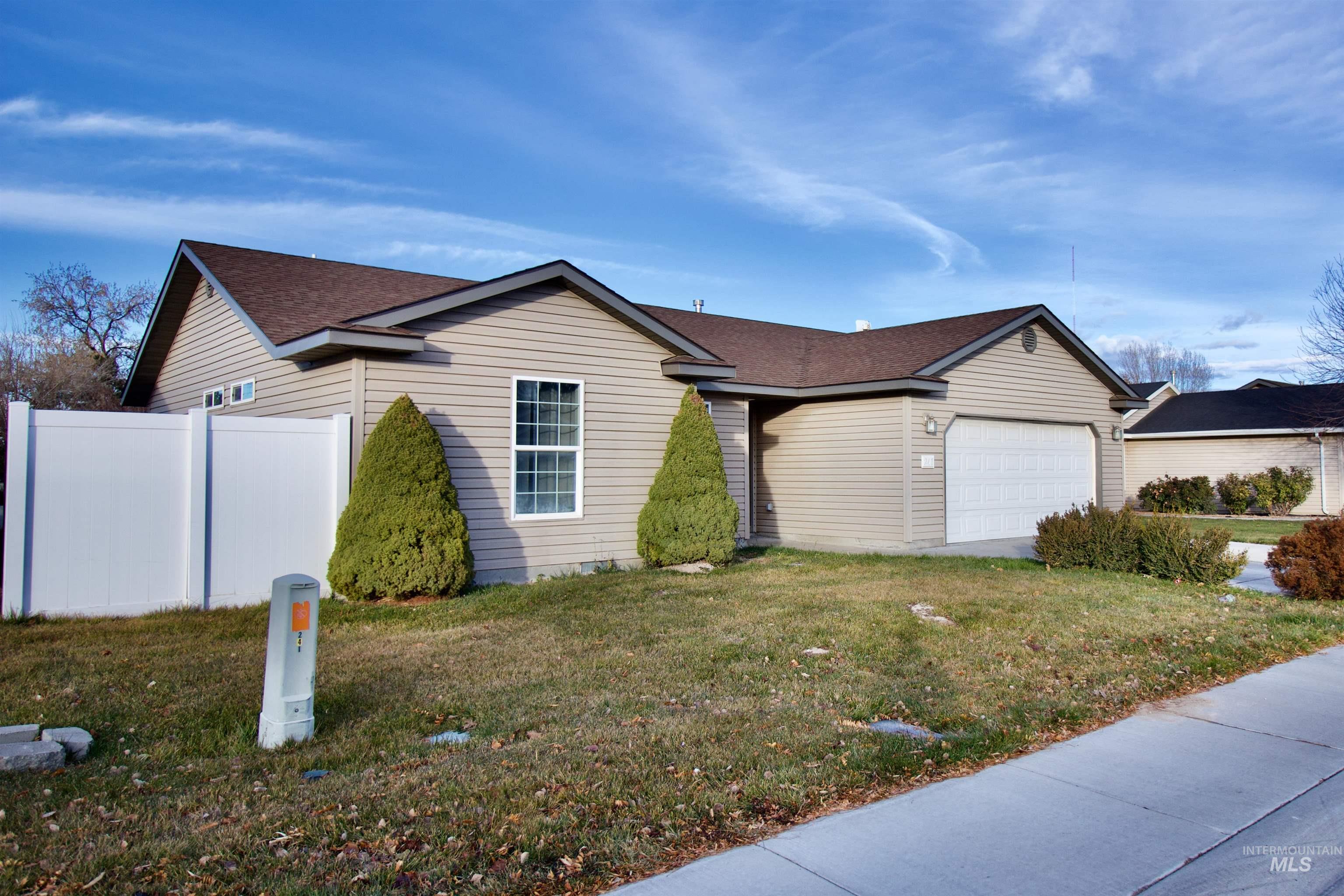 241 Bellevue Ct, Twin Falls, Idaho 83301, 3 Bedrooms, 2 Bathrooms, Residential For Sale, Price $329,000,MLS 98930243