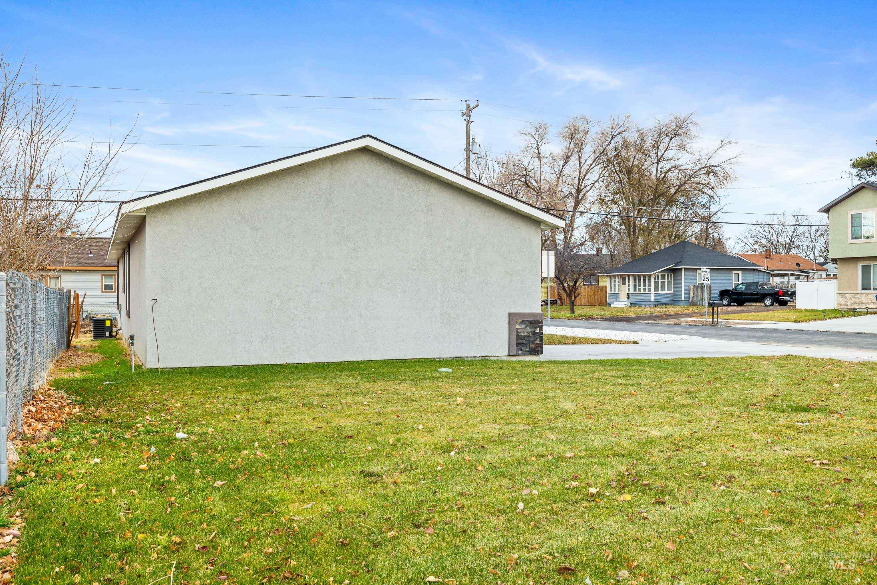 1115 4th Ave E, Twin Falls, Idaho 83301, 3 Bedrooms, 2 Bathrooms, Residential For Sale, Price $325,900,MLS 98930282